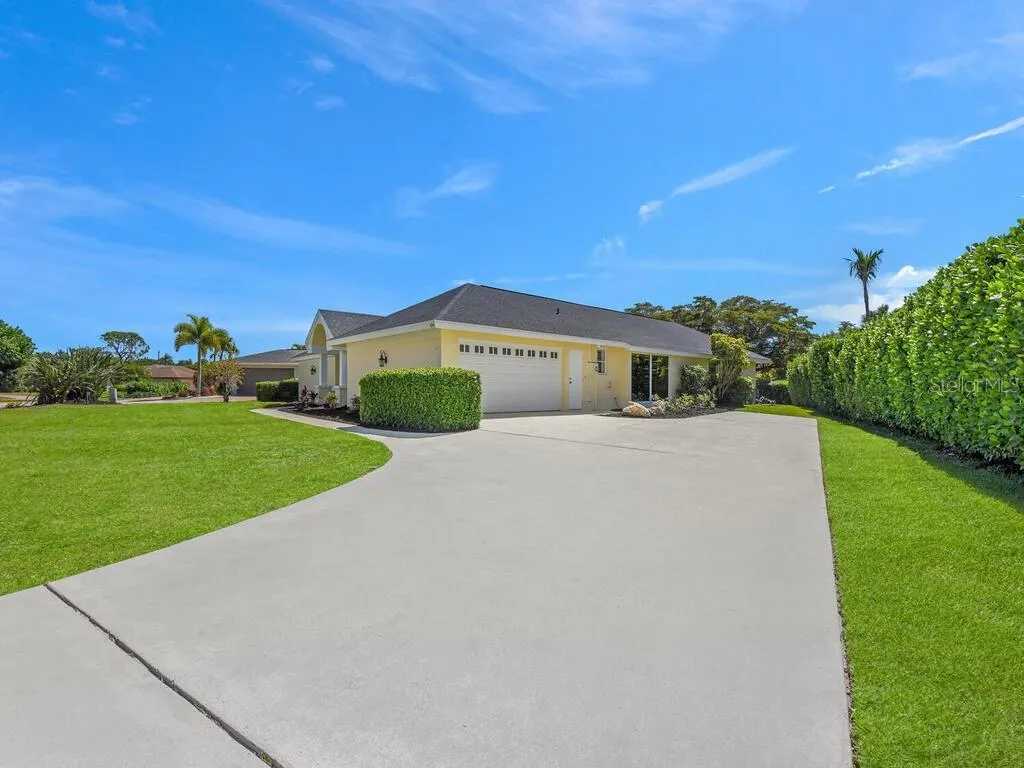 491 CYPRESS WAY E