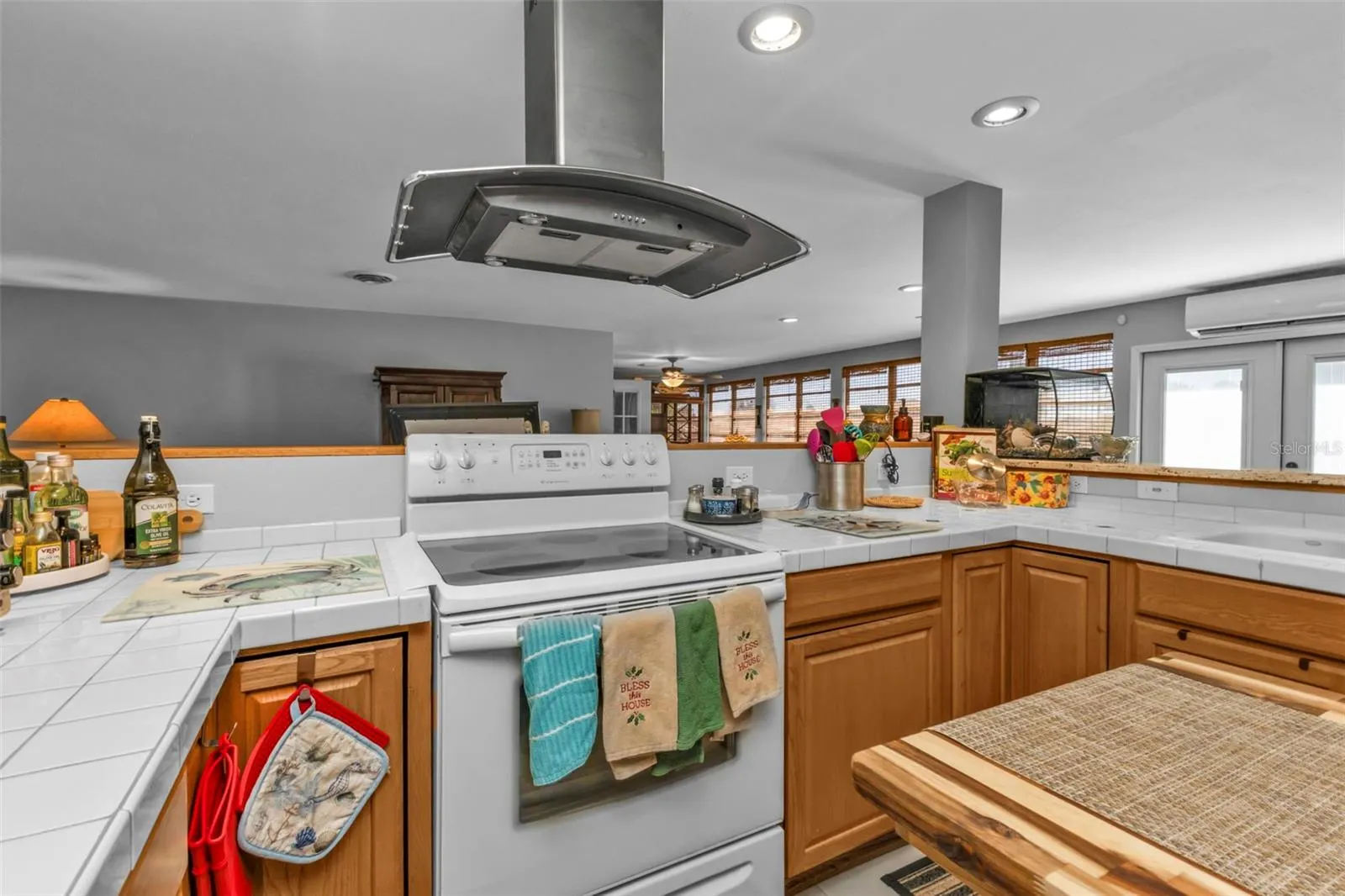 27409 VOYAGEUR DR