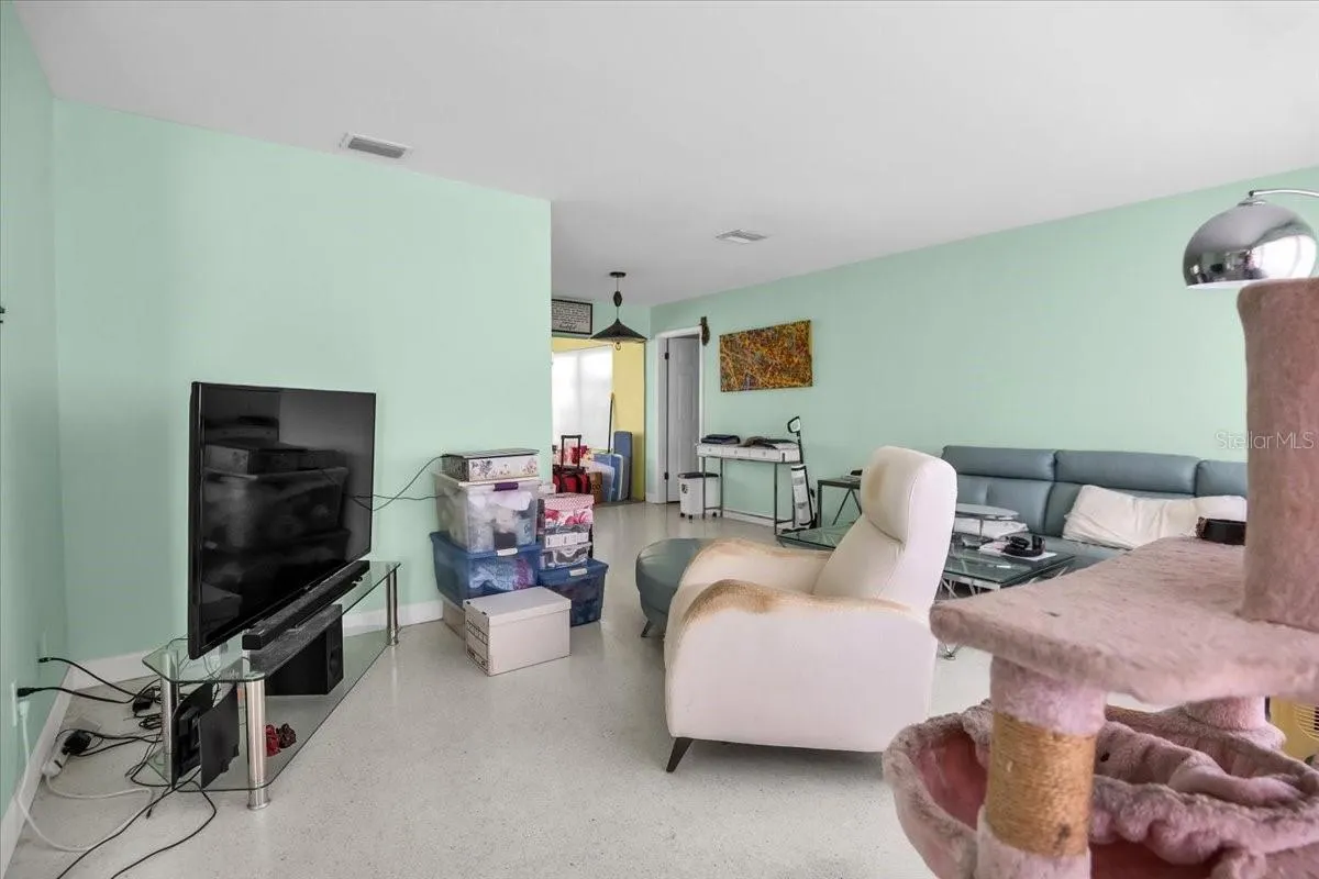 371 PEPPERTREE RD