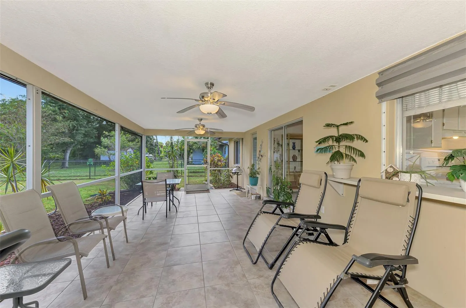 917 TROPICAL AVE NW