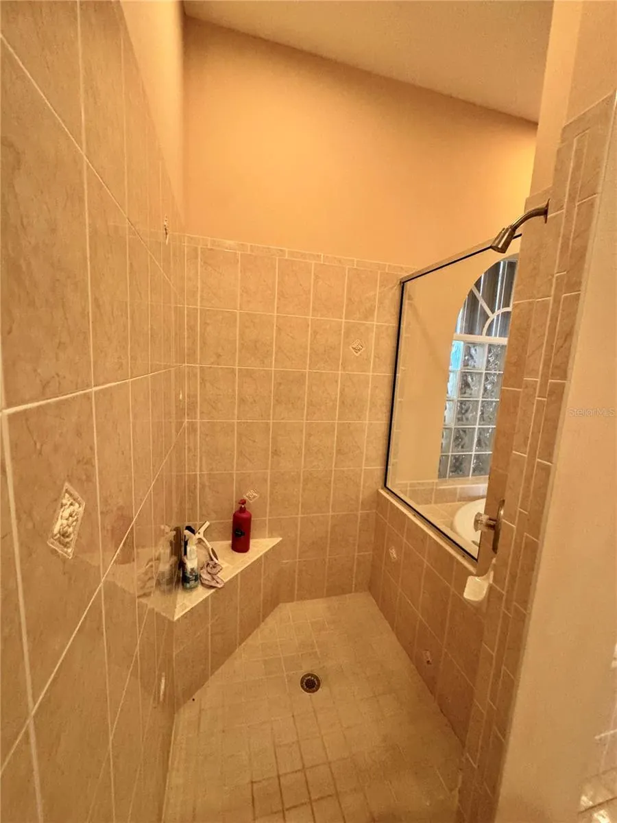 9516 MIAMI CIR