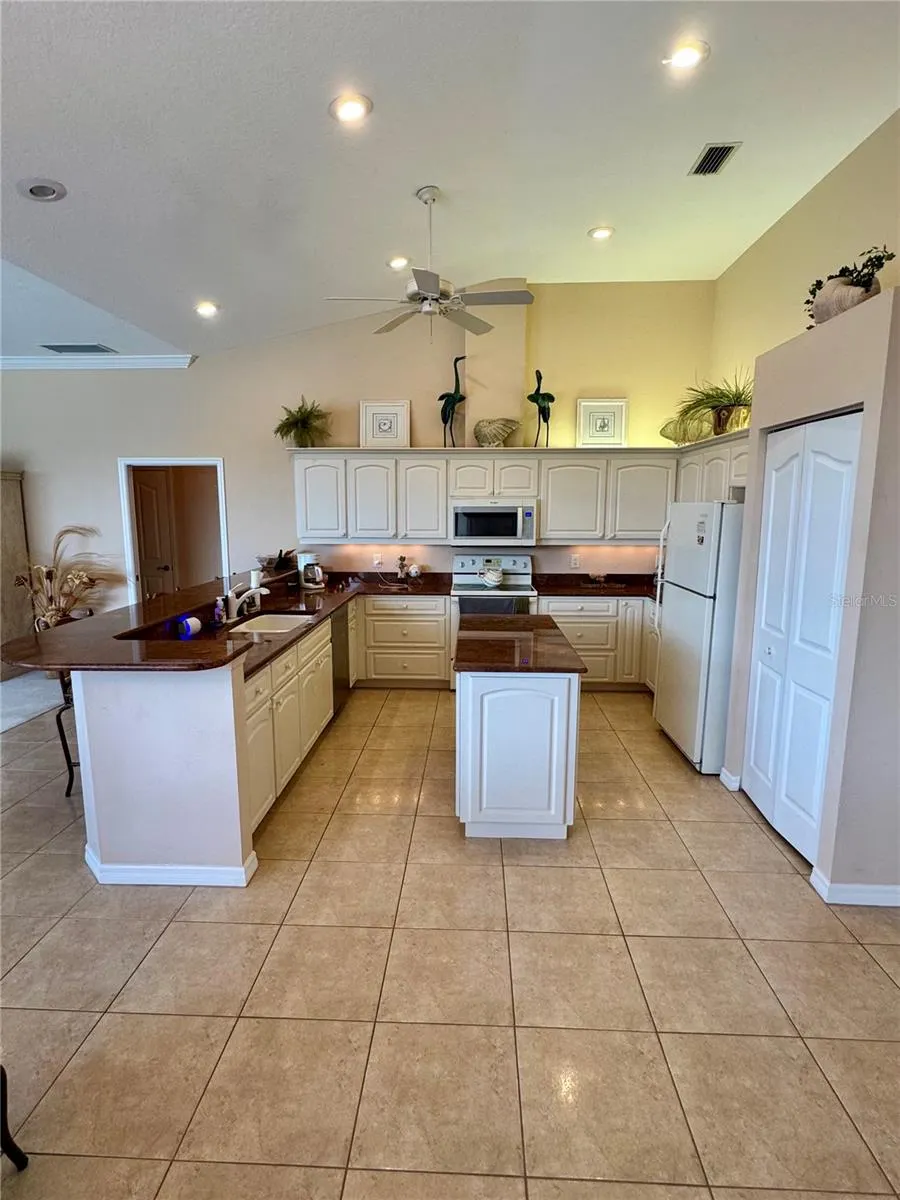 9516 MIAMI CIR