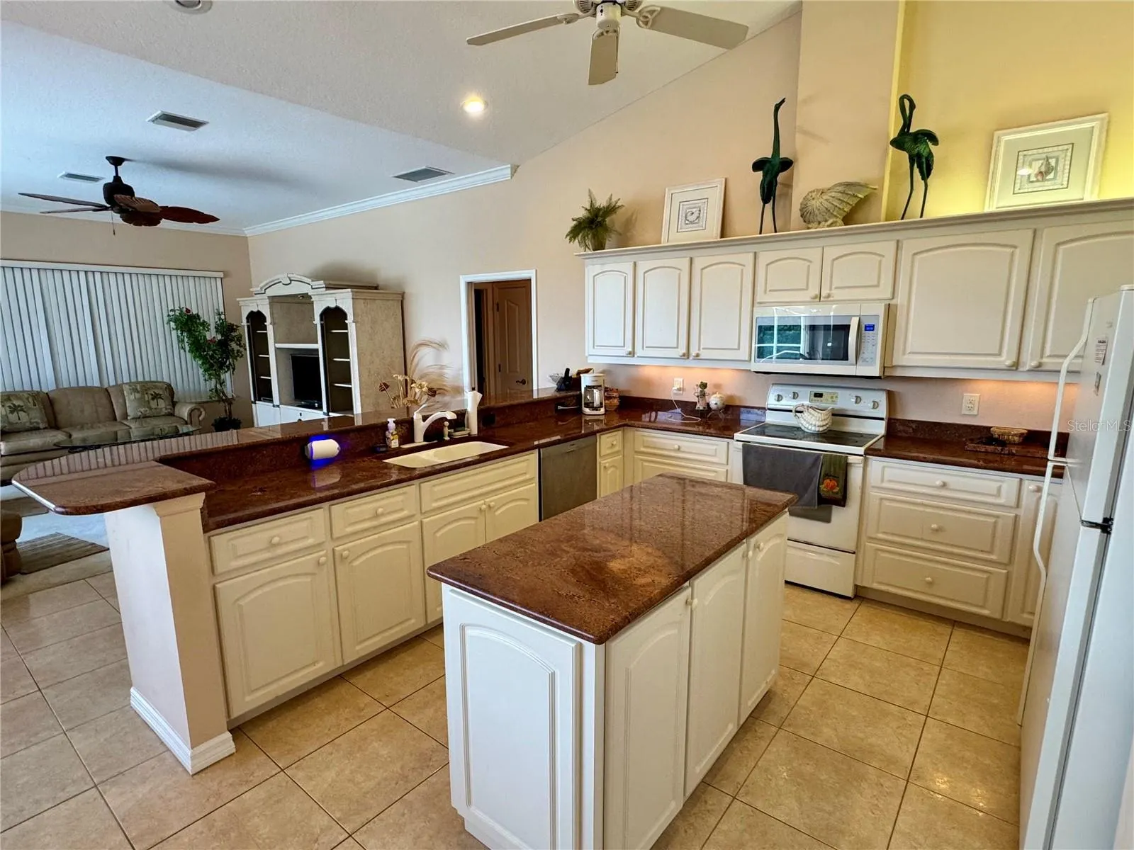 9516 MIAMI CIR