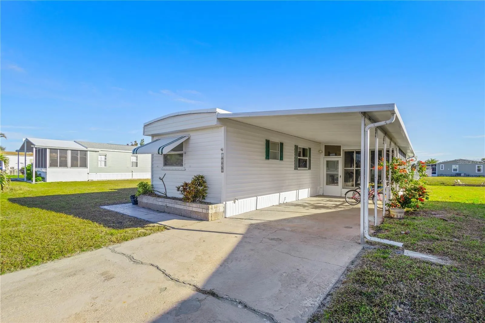 1332 SANDERLING DR