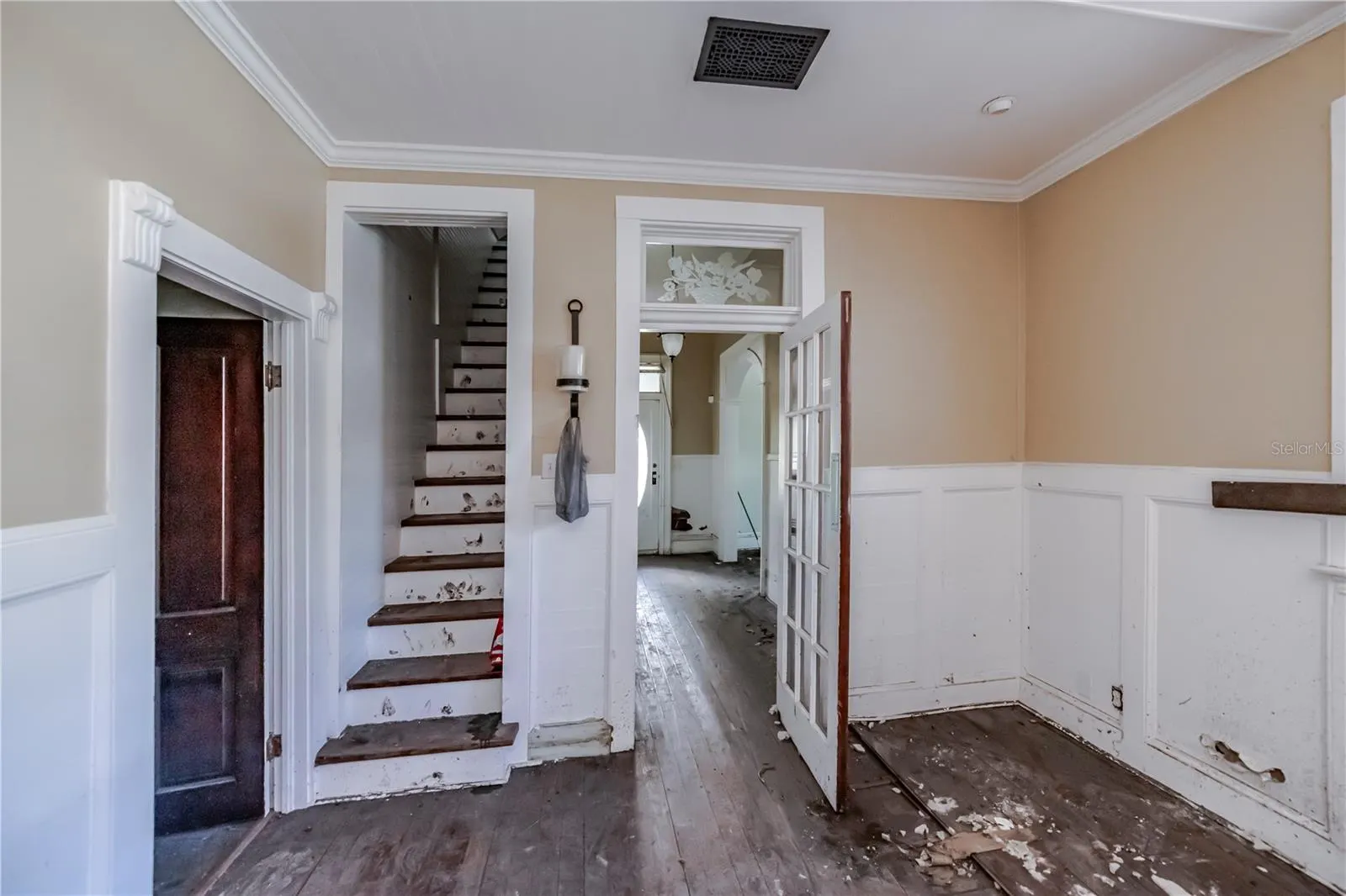 706 W MARION AVE