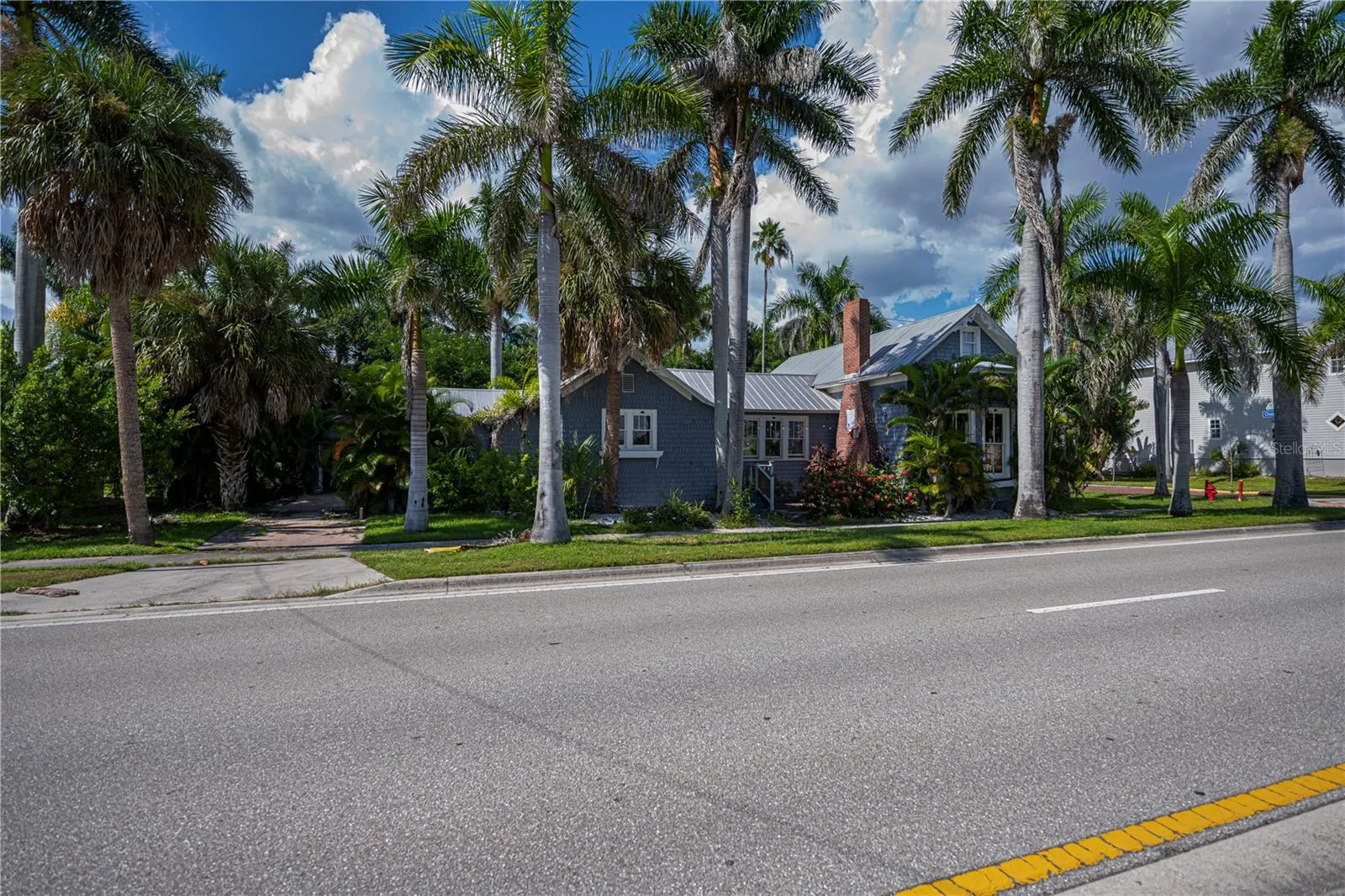 706 W MARION AVE