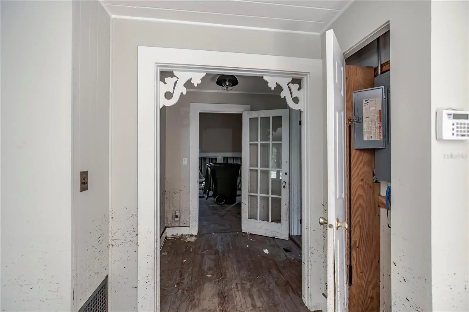 706 W MARION AVE