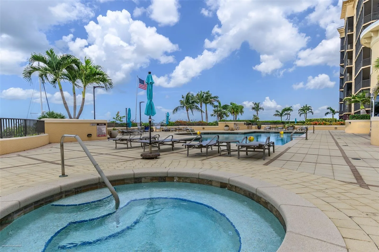 3313 SUNSET KEY CIR #701, #701