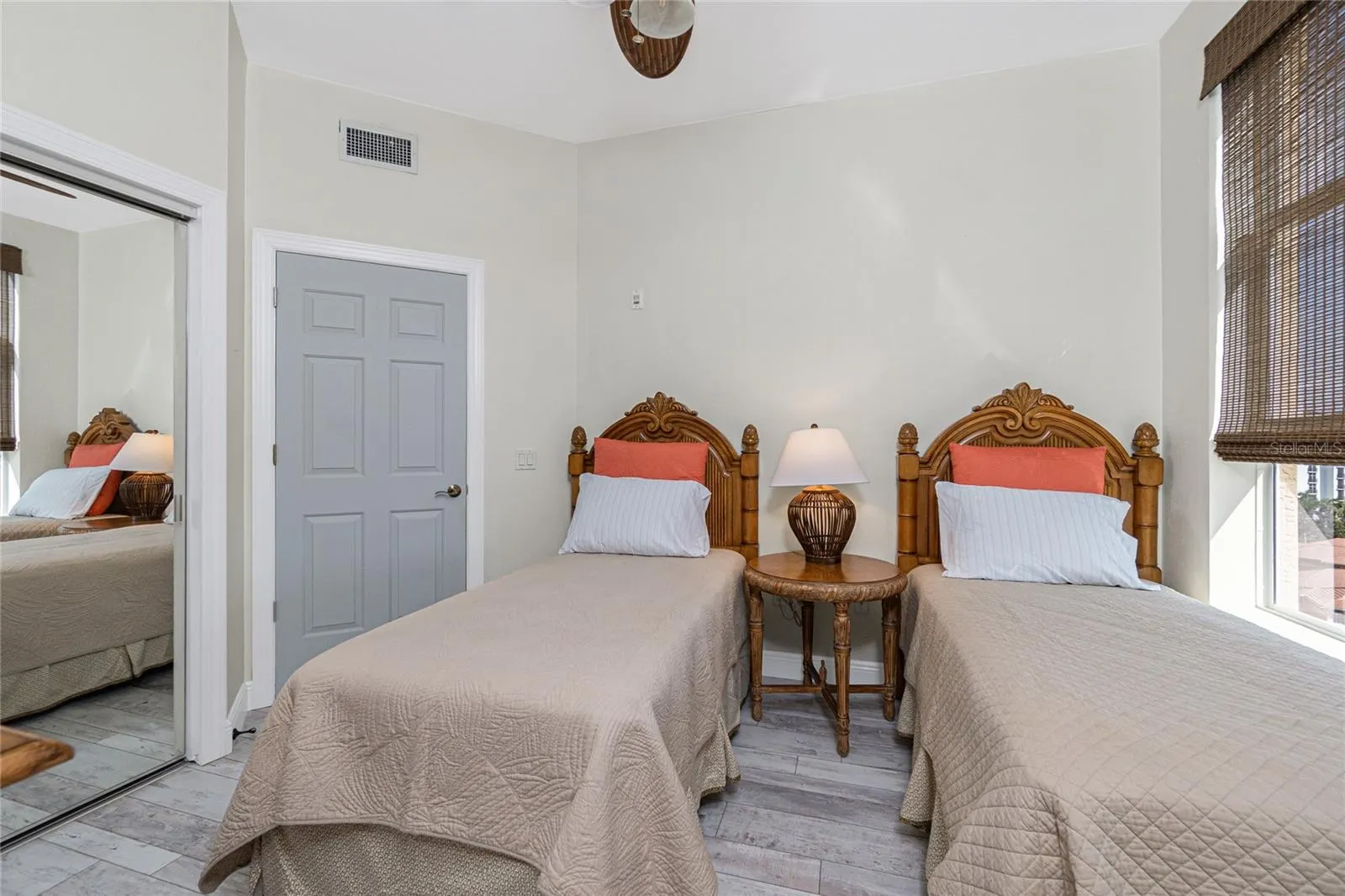 3313 SUNSET KEY CIR #701, #701