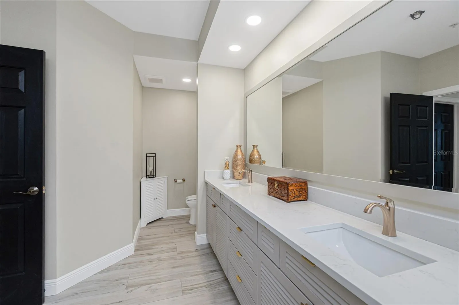 3313 SUNSET KEY CIR #701, #701