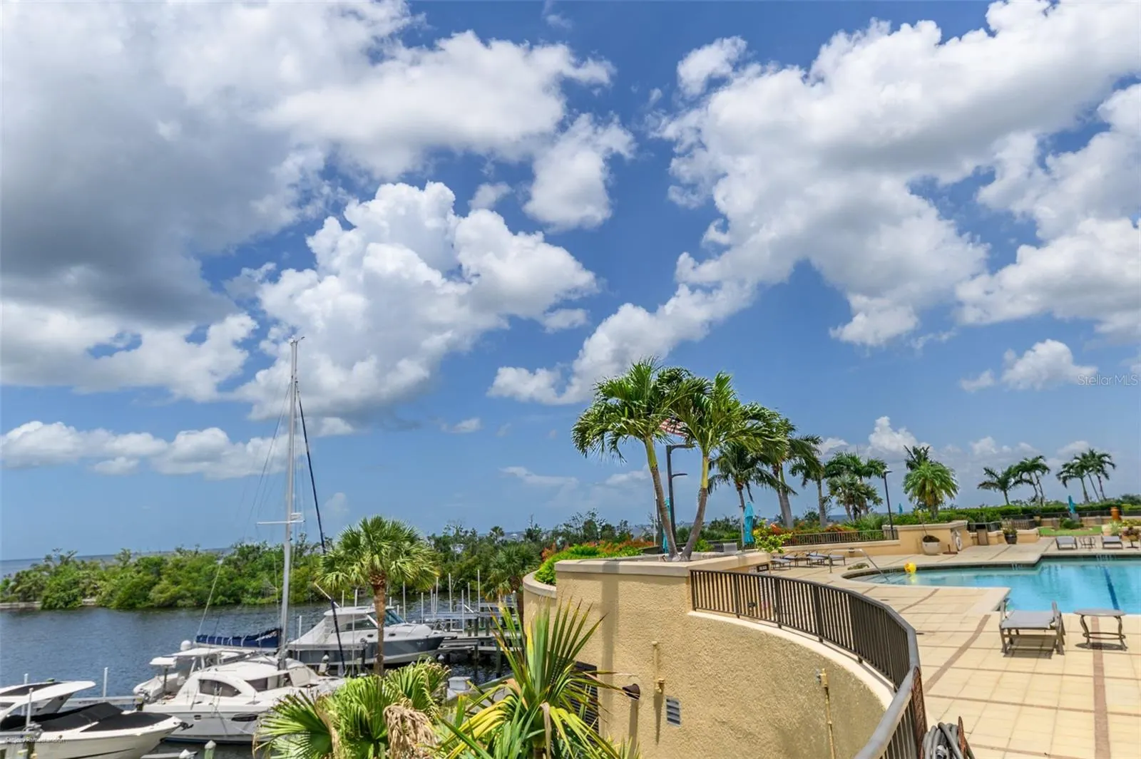 3313 SUNSET KEY CIR #701, #701