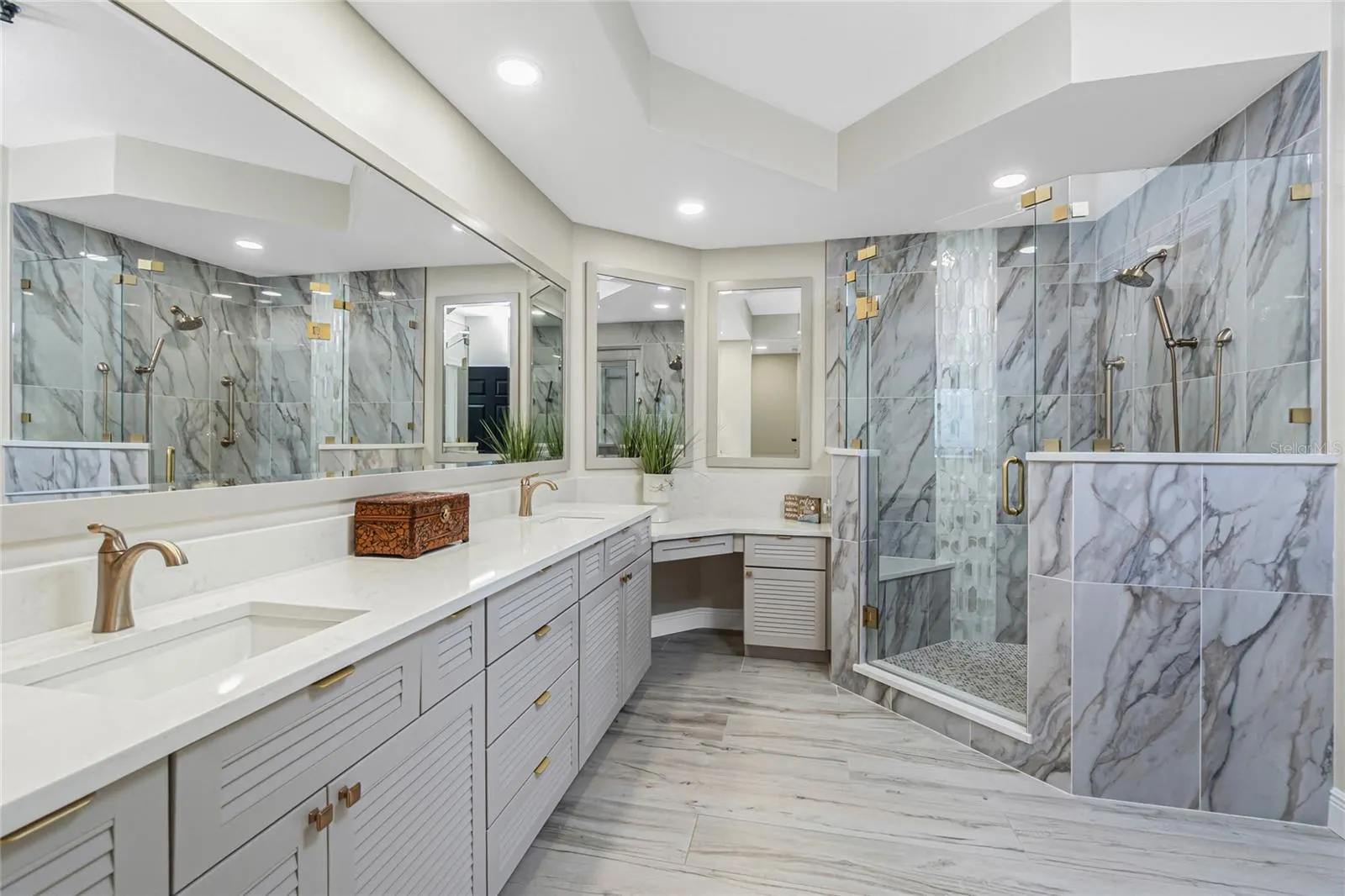 3313 SUNSET KEY CIR #701, #701