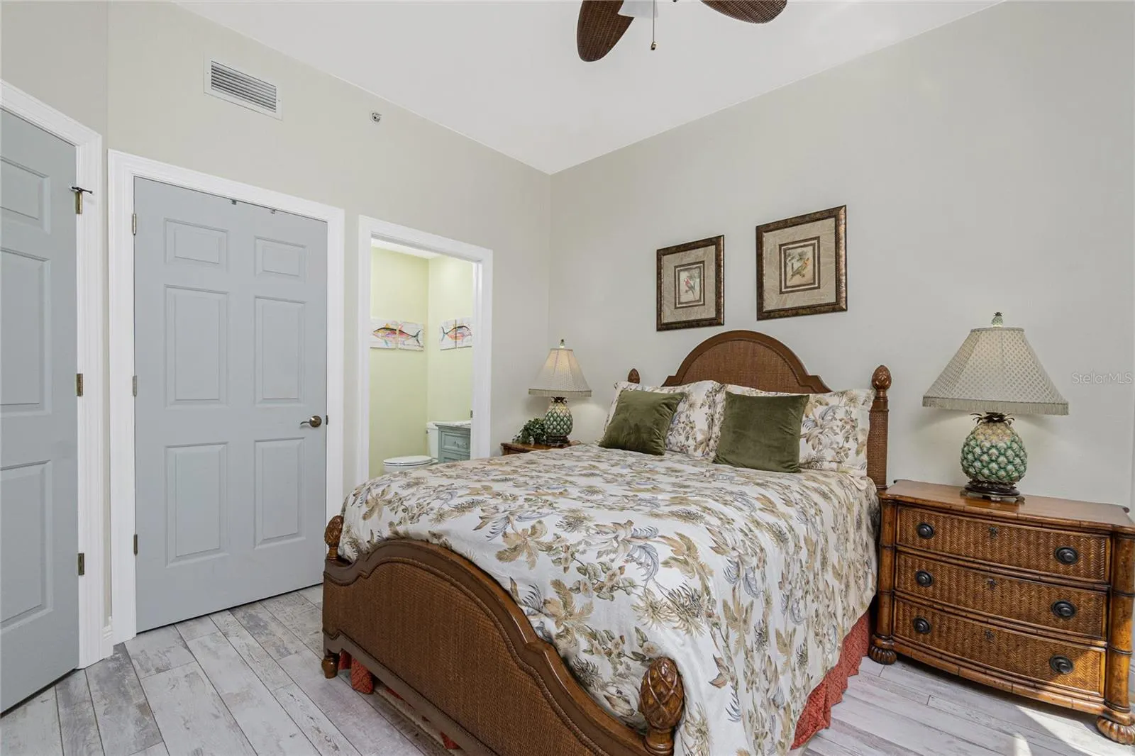 3313 SUNSET KEY CIR #701, #701