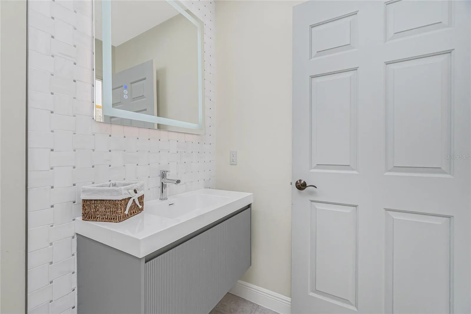 3313 SUNSET KEY CIR #701, #701