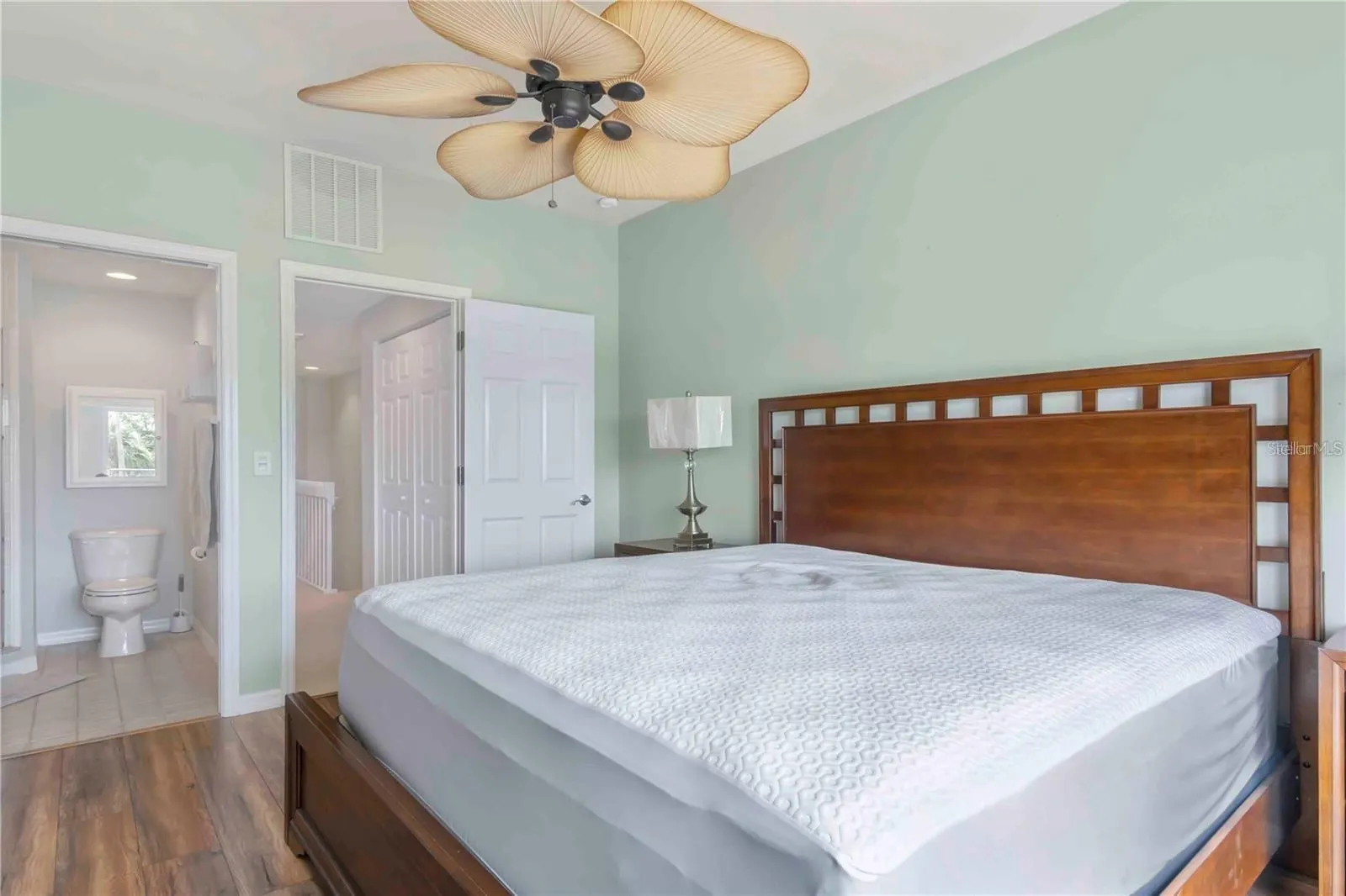 1186 RIO DE JANEIRO AVE #104, #104