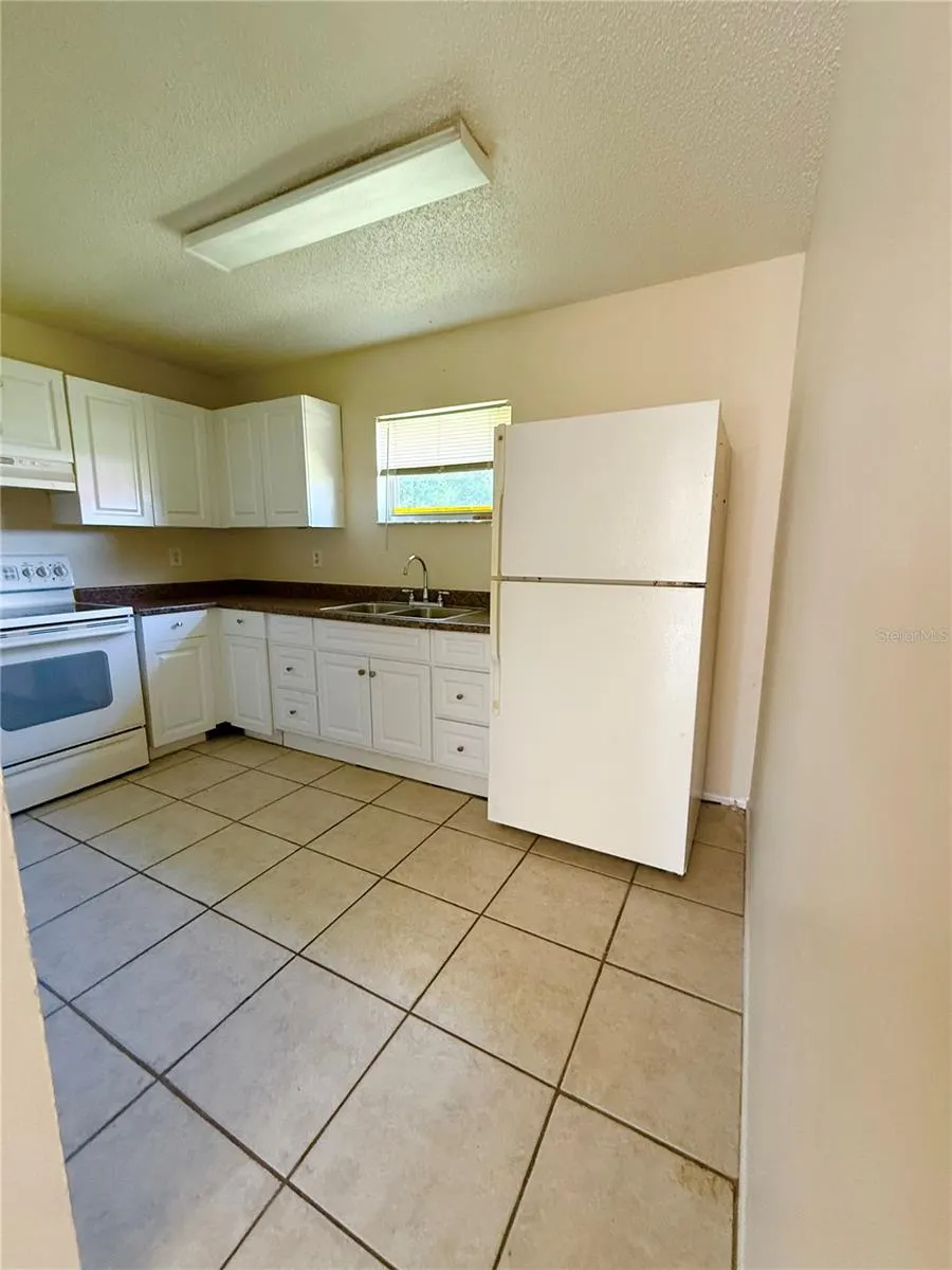 11216 PENDLETON AVE #B, #B
