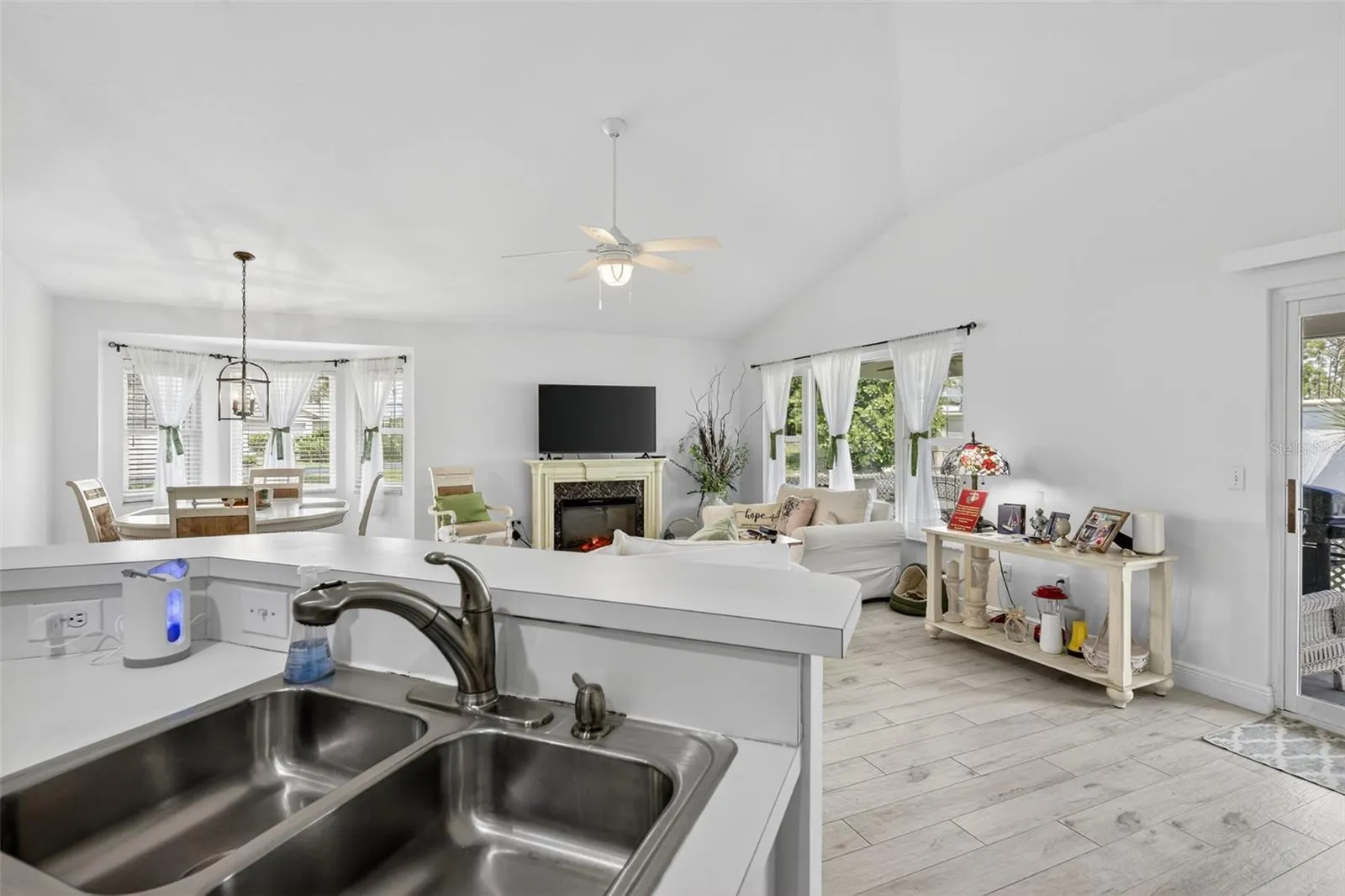 2070 KING TARPON DR
