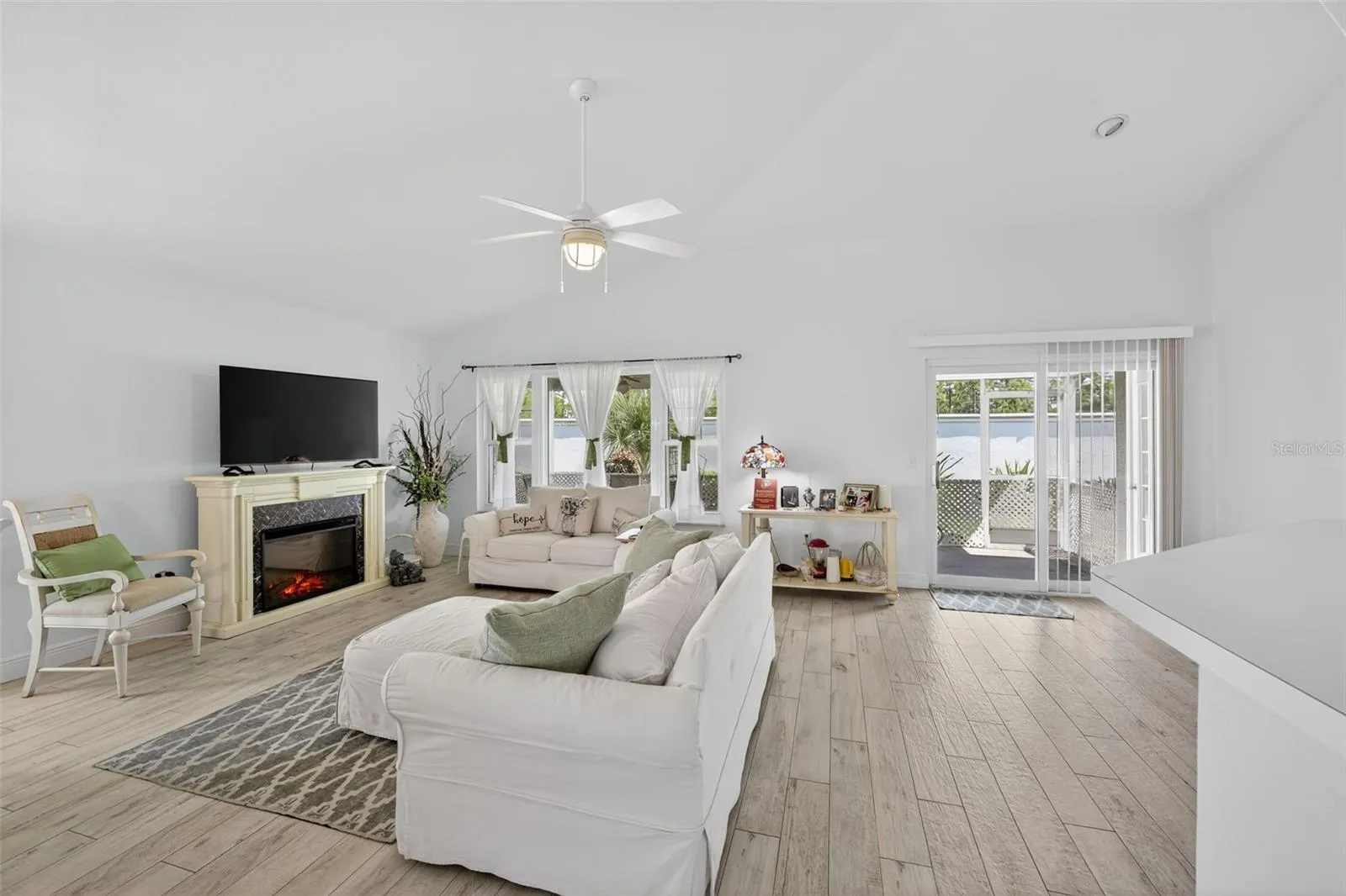 2070 KING TARPON DR