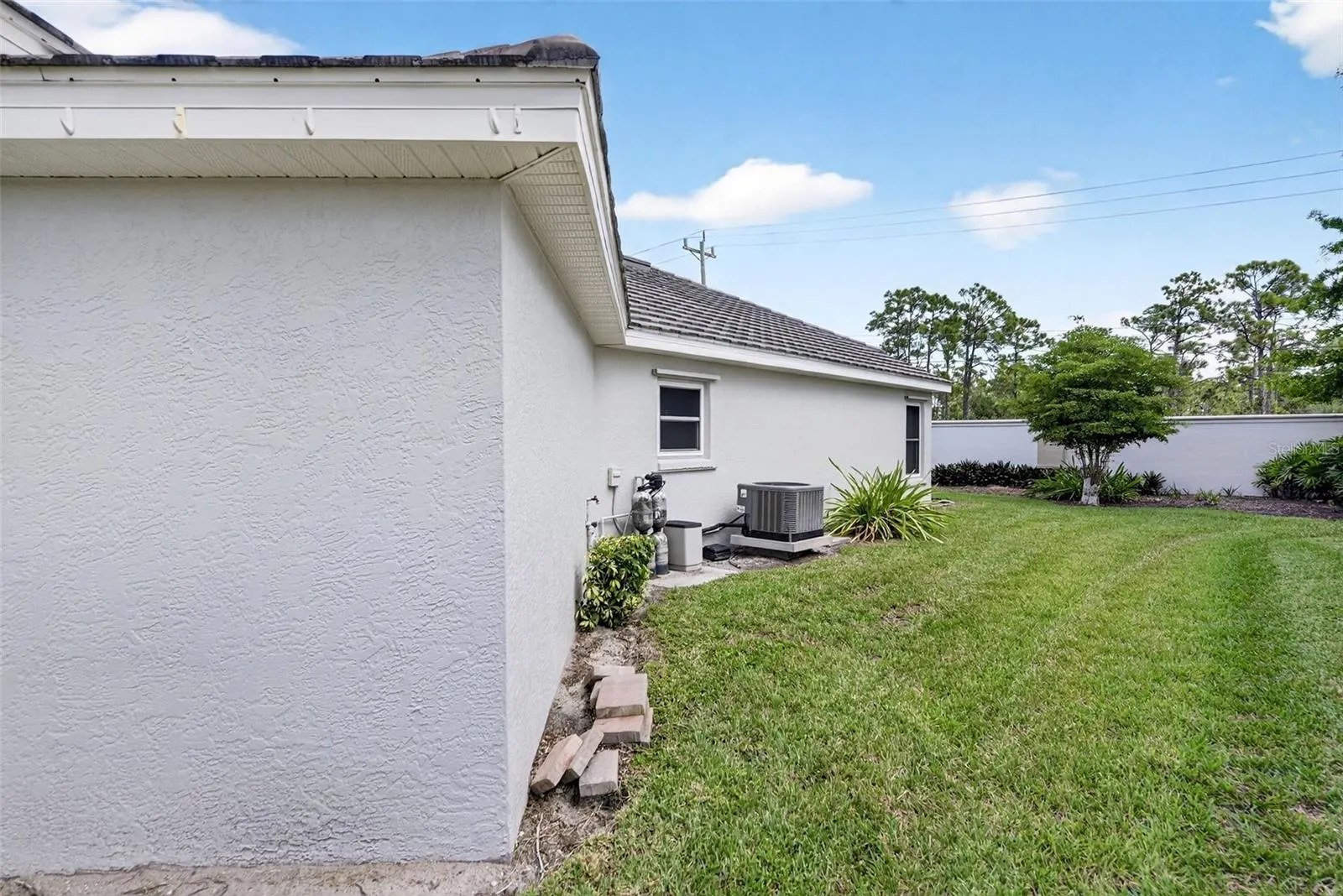 2070 KING TARPON DR
