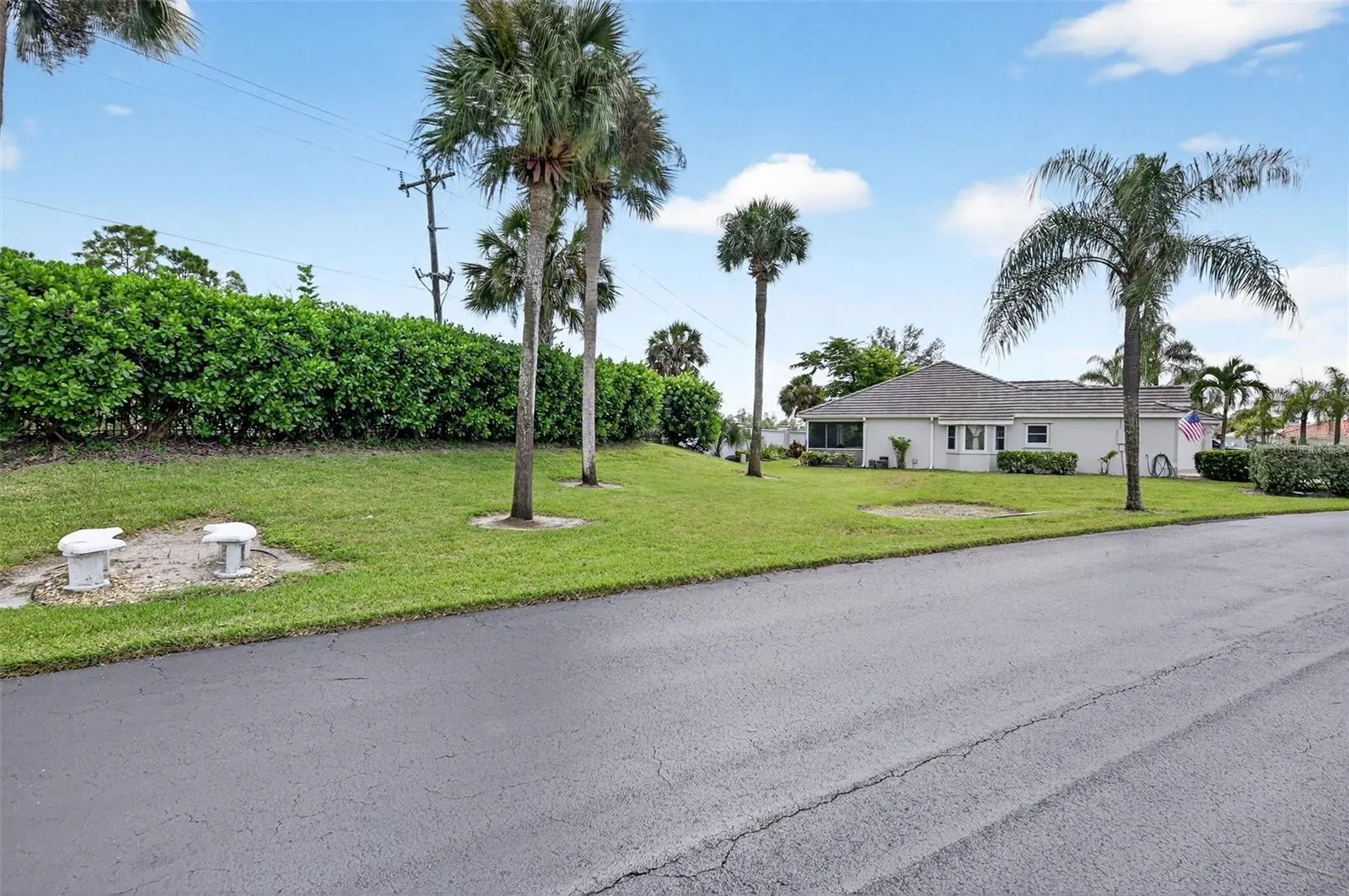 2070 KING TARPON DR
