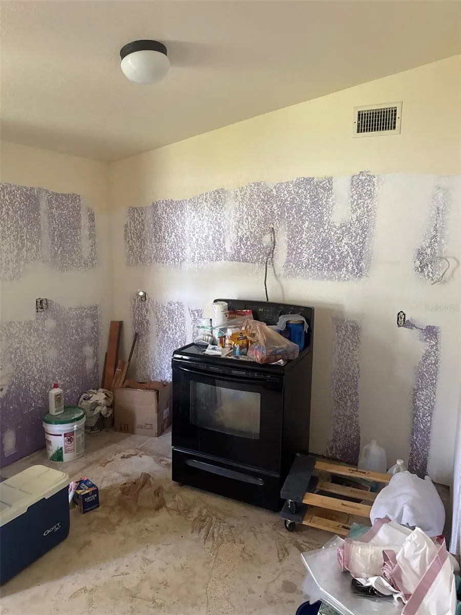 2089 HARIET ST