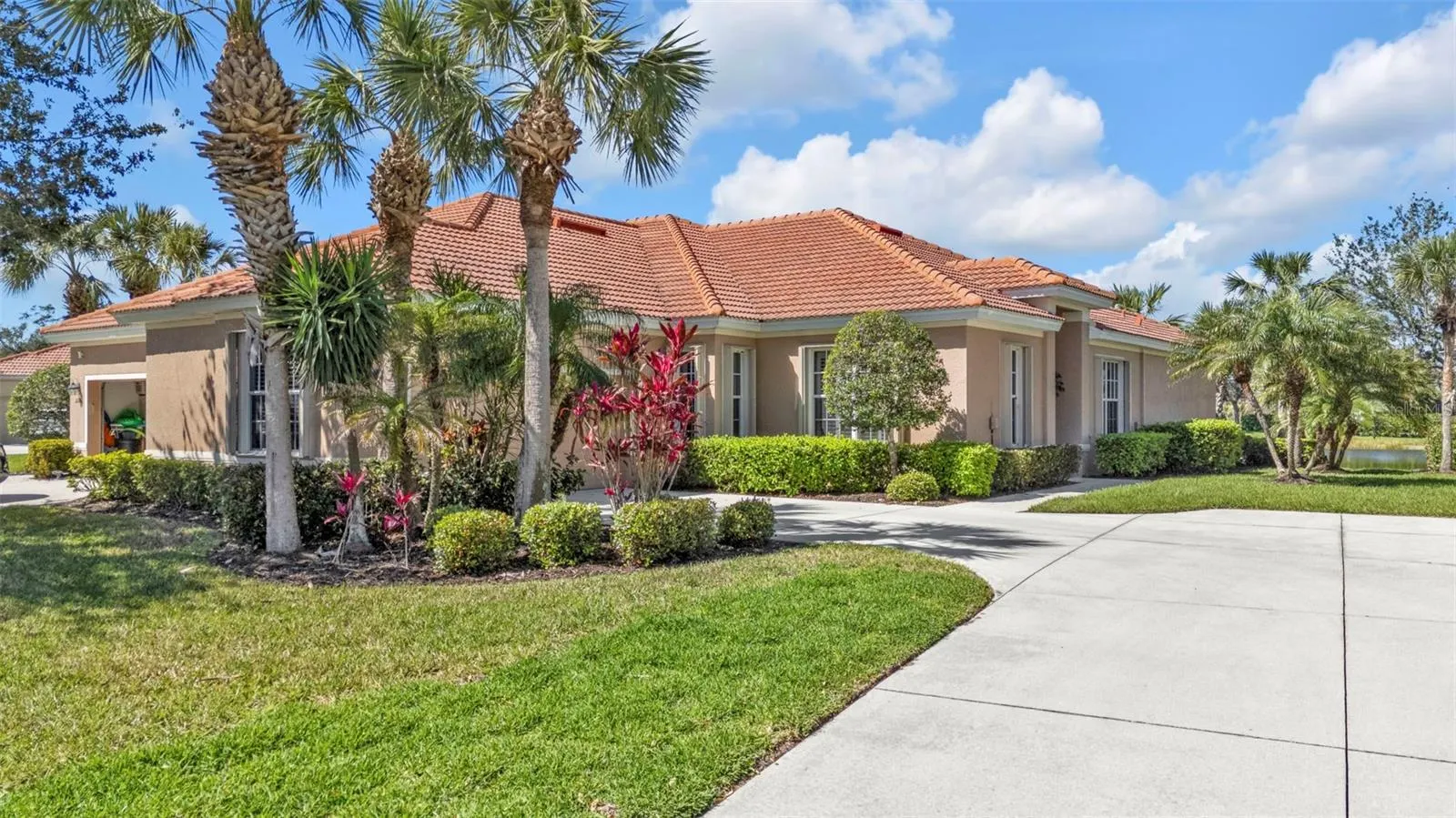 2676 WAX MYRTLE CT
