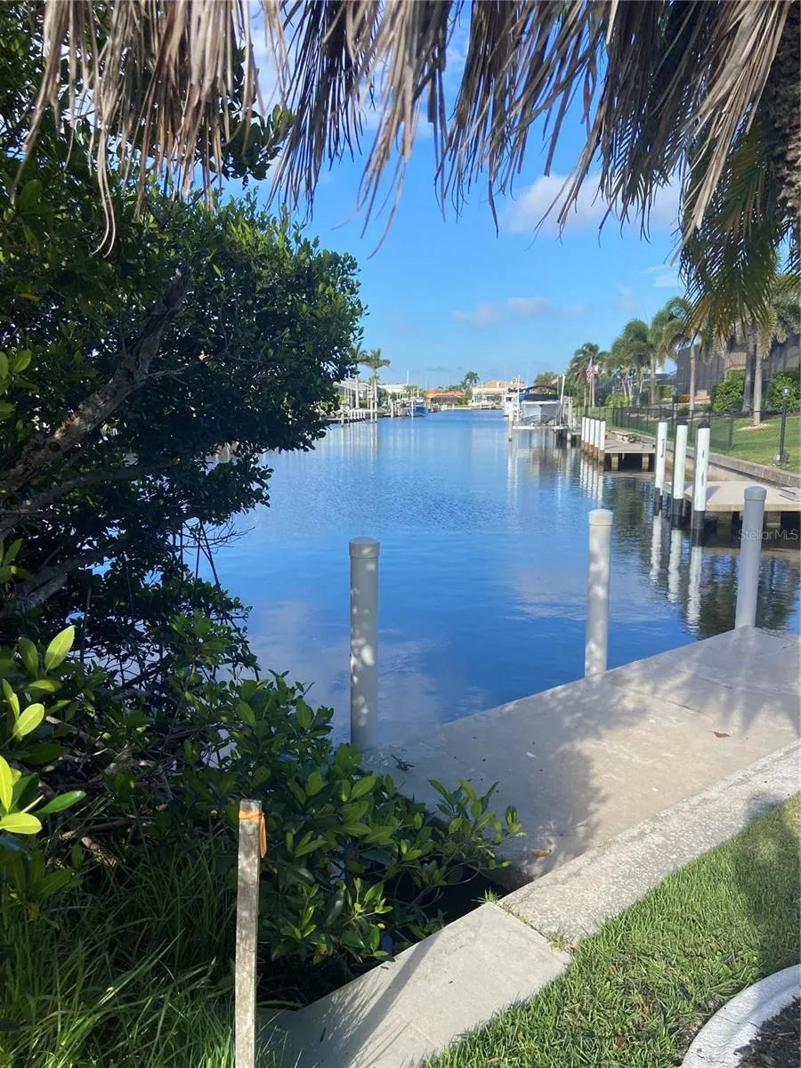 1121 CORONADO DR