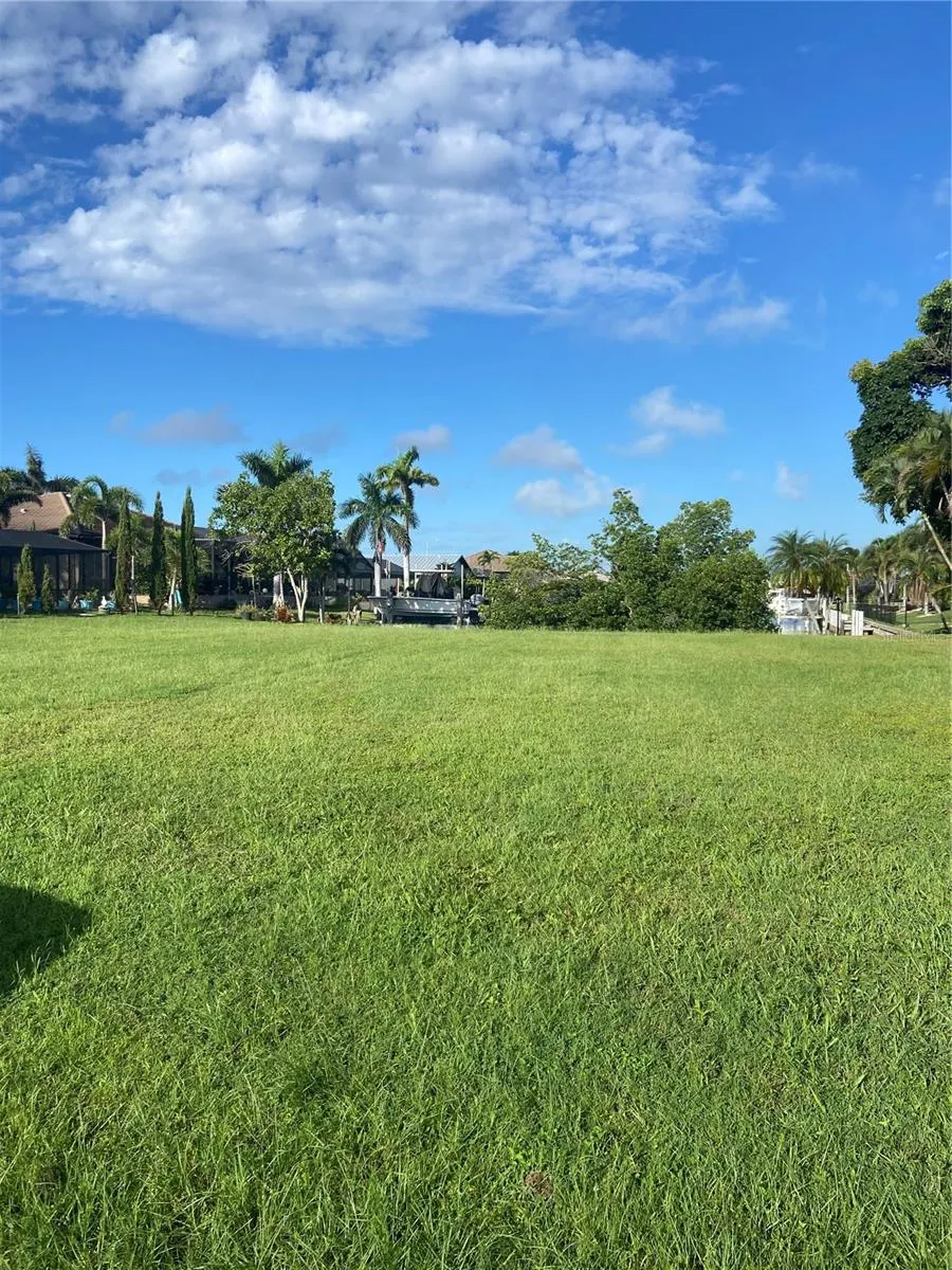1121 CORONADO DR