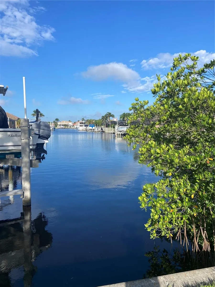 1121 CORONADO DR