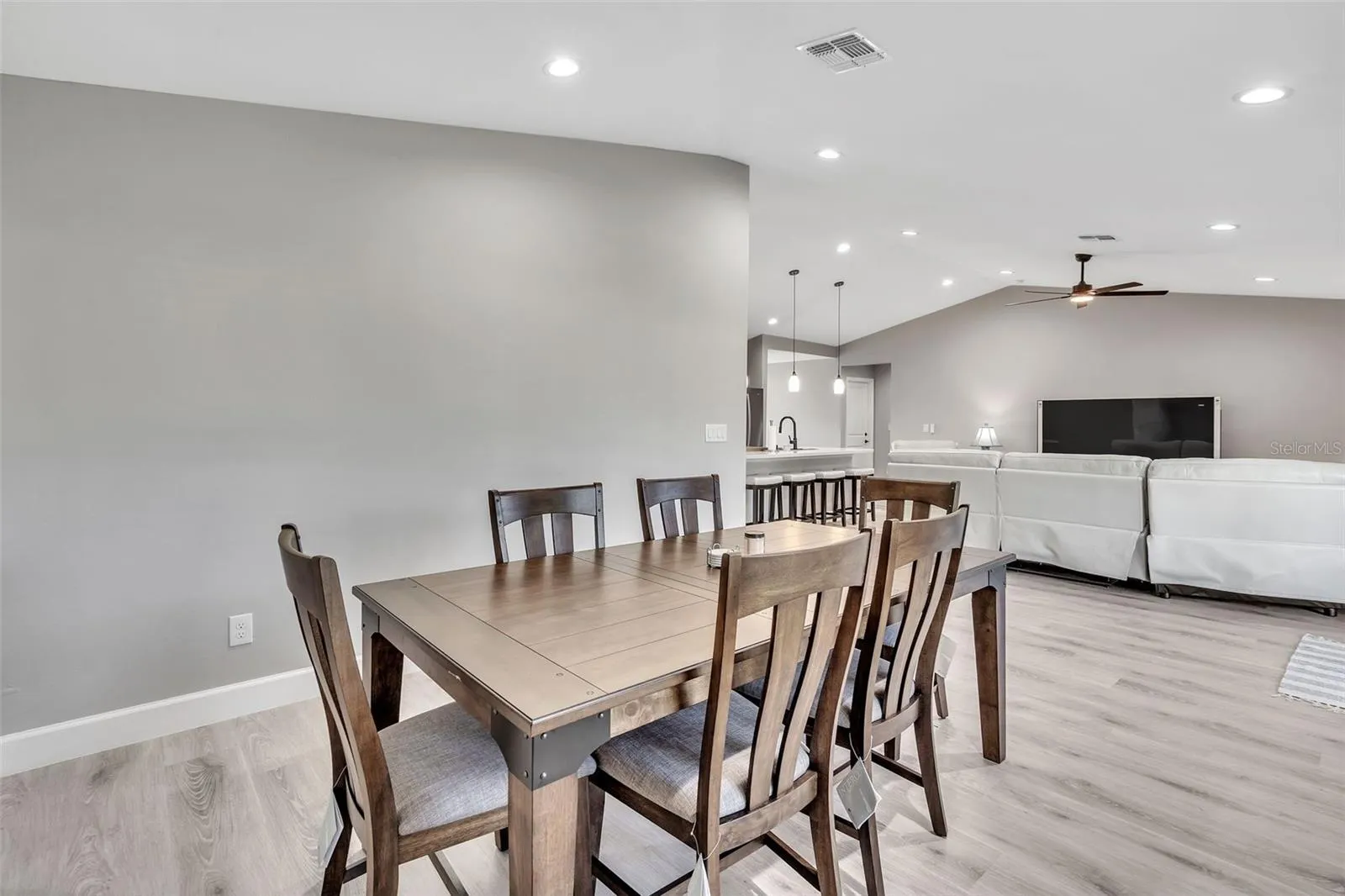 6193 CABAL LN
