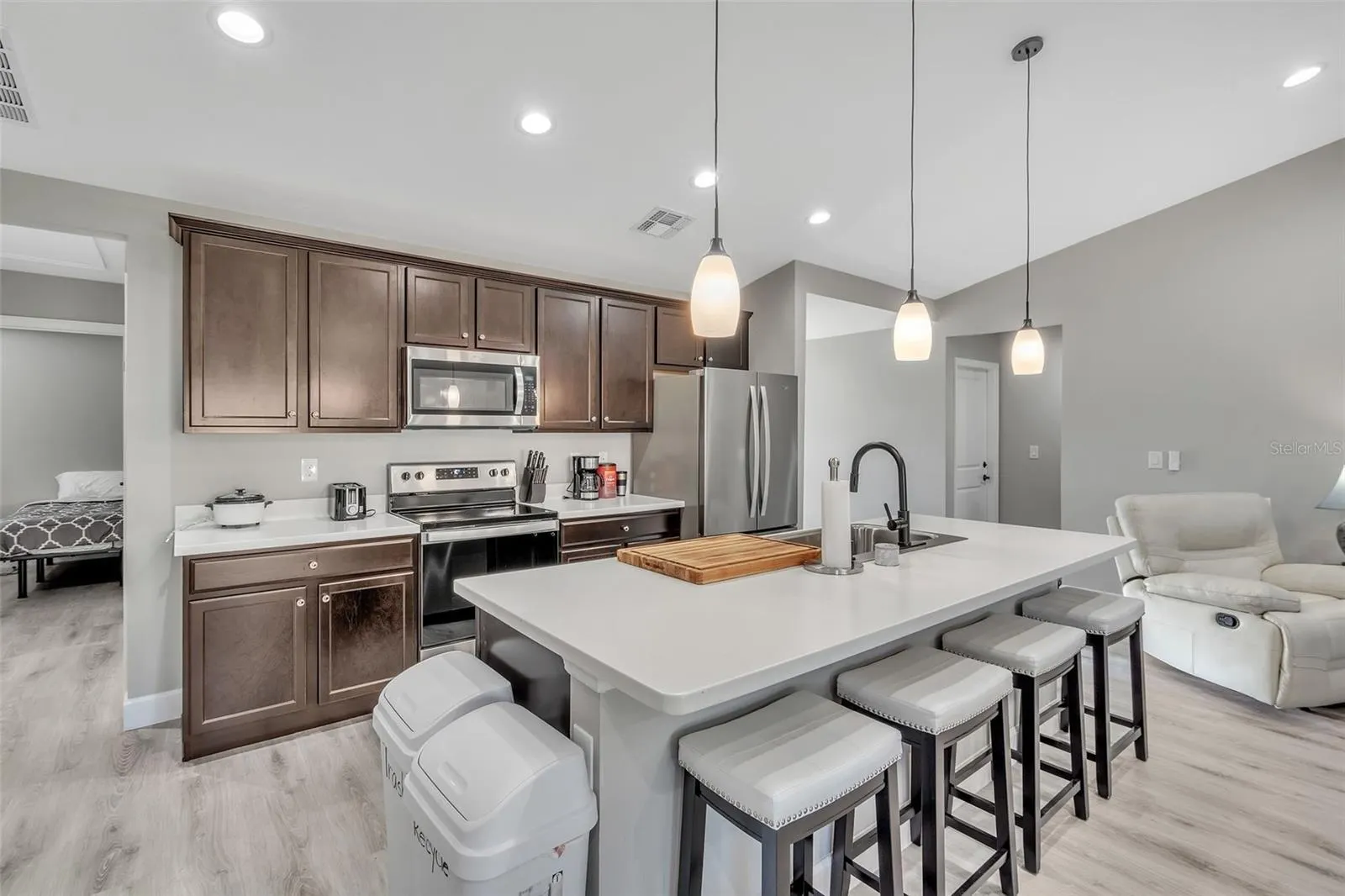 6193 CABAL LN
