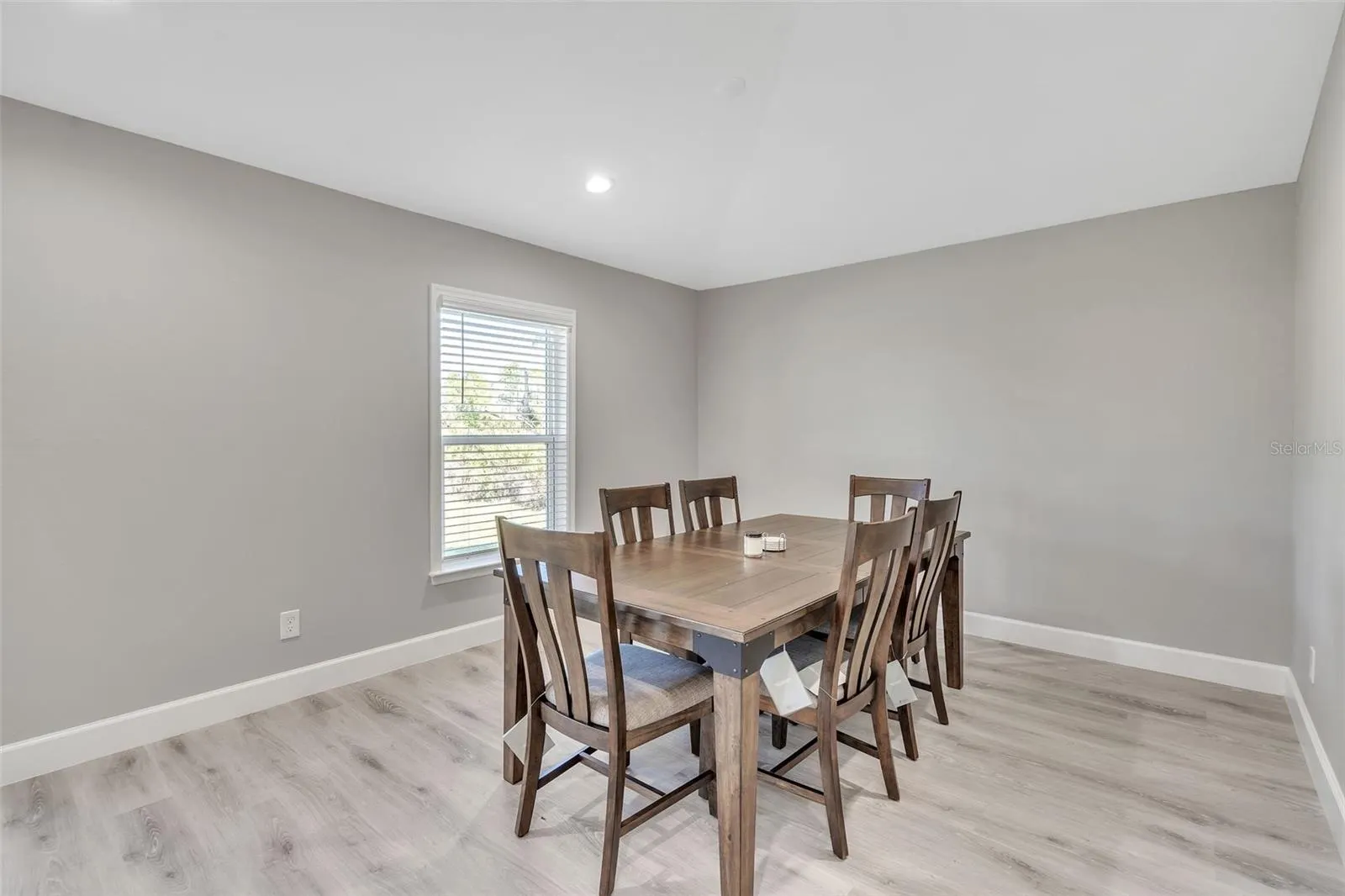 6193 CABAL LN