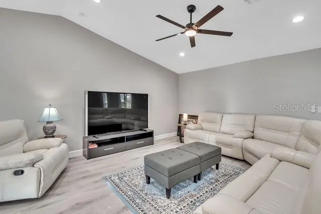 6193 CABAL LN