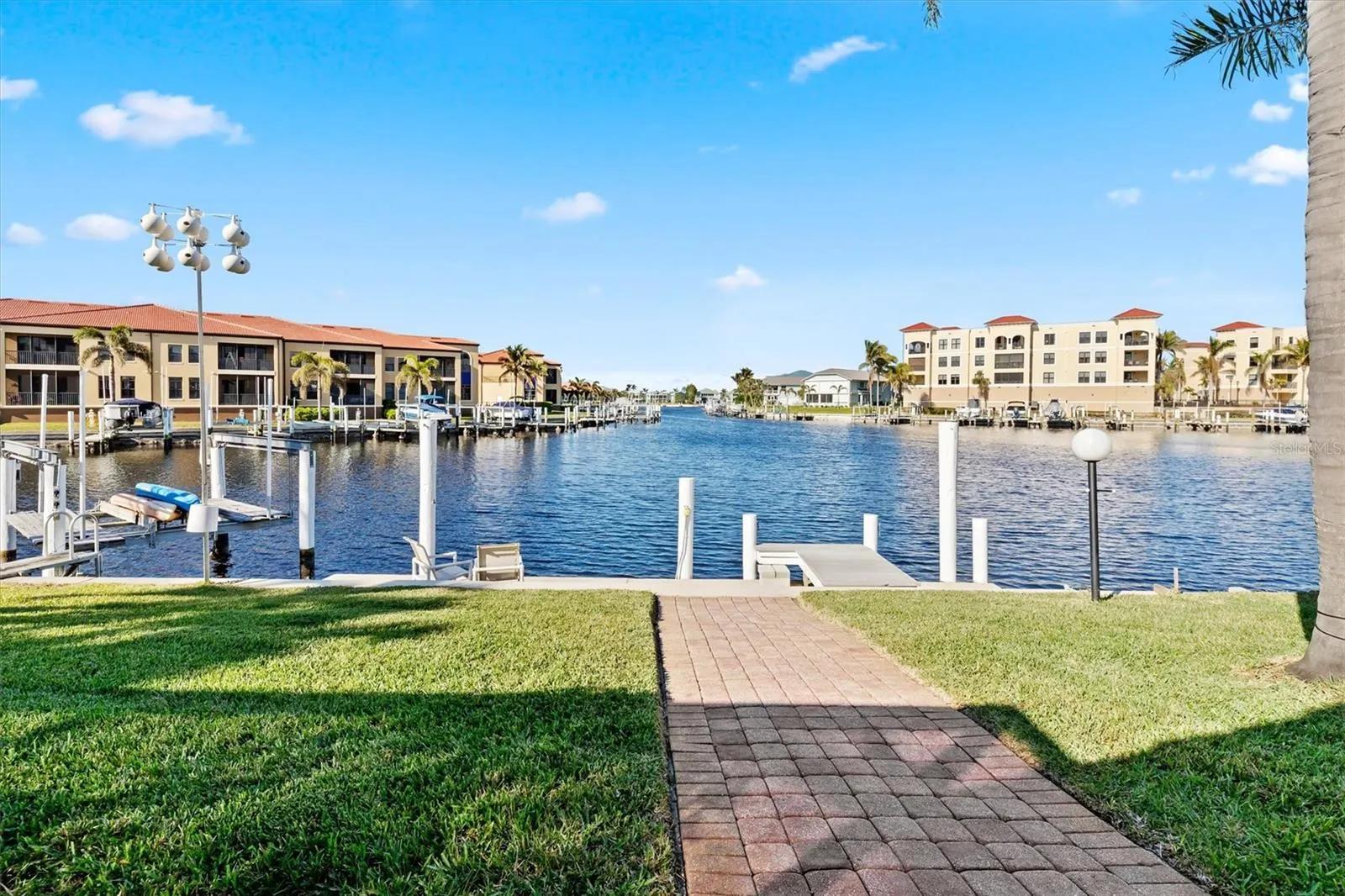 1460 RAVEN CT