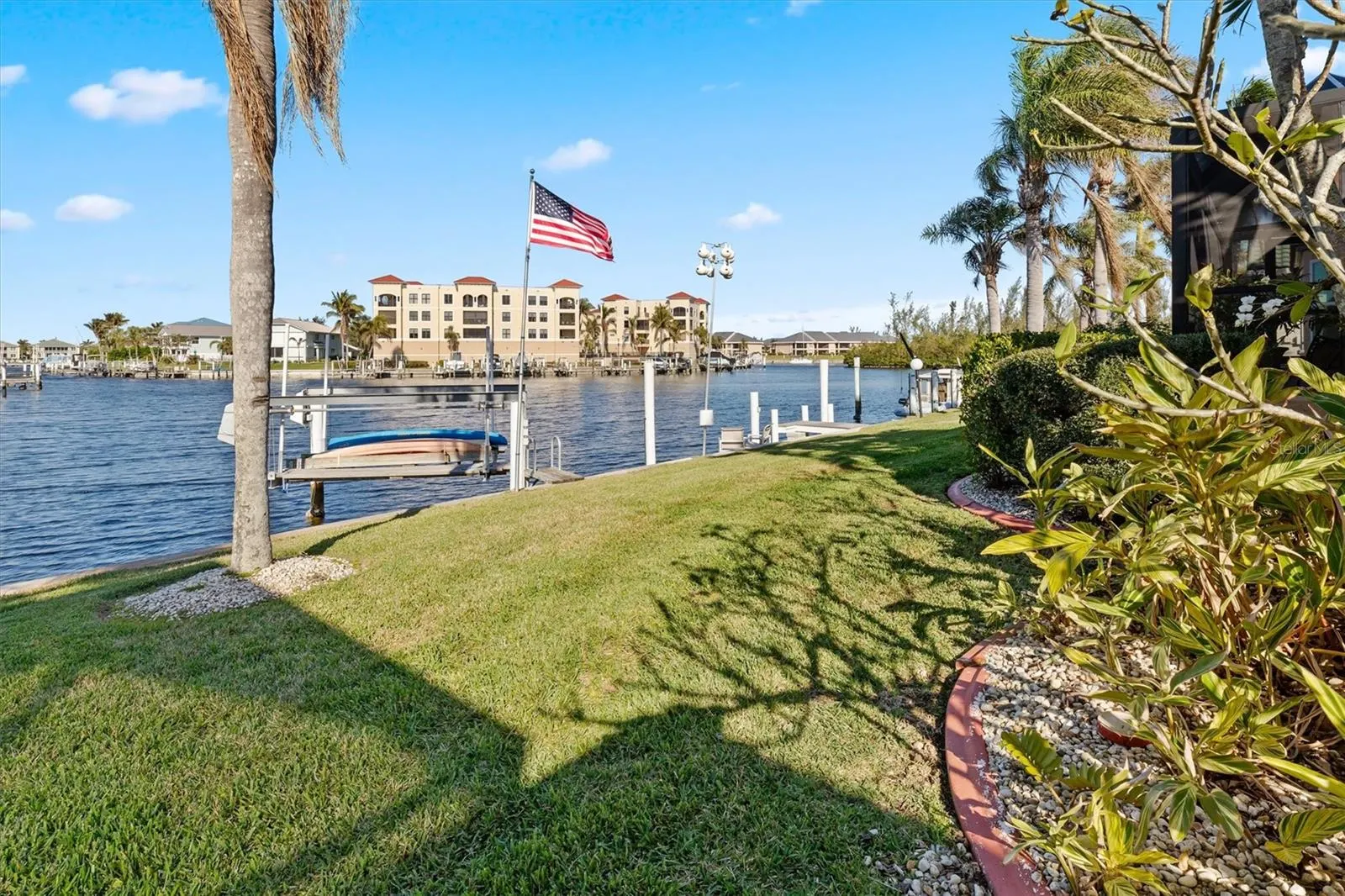 1460 RAVEN CT