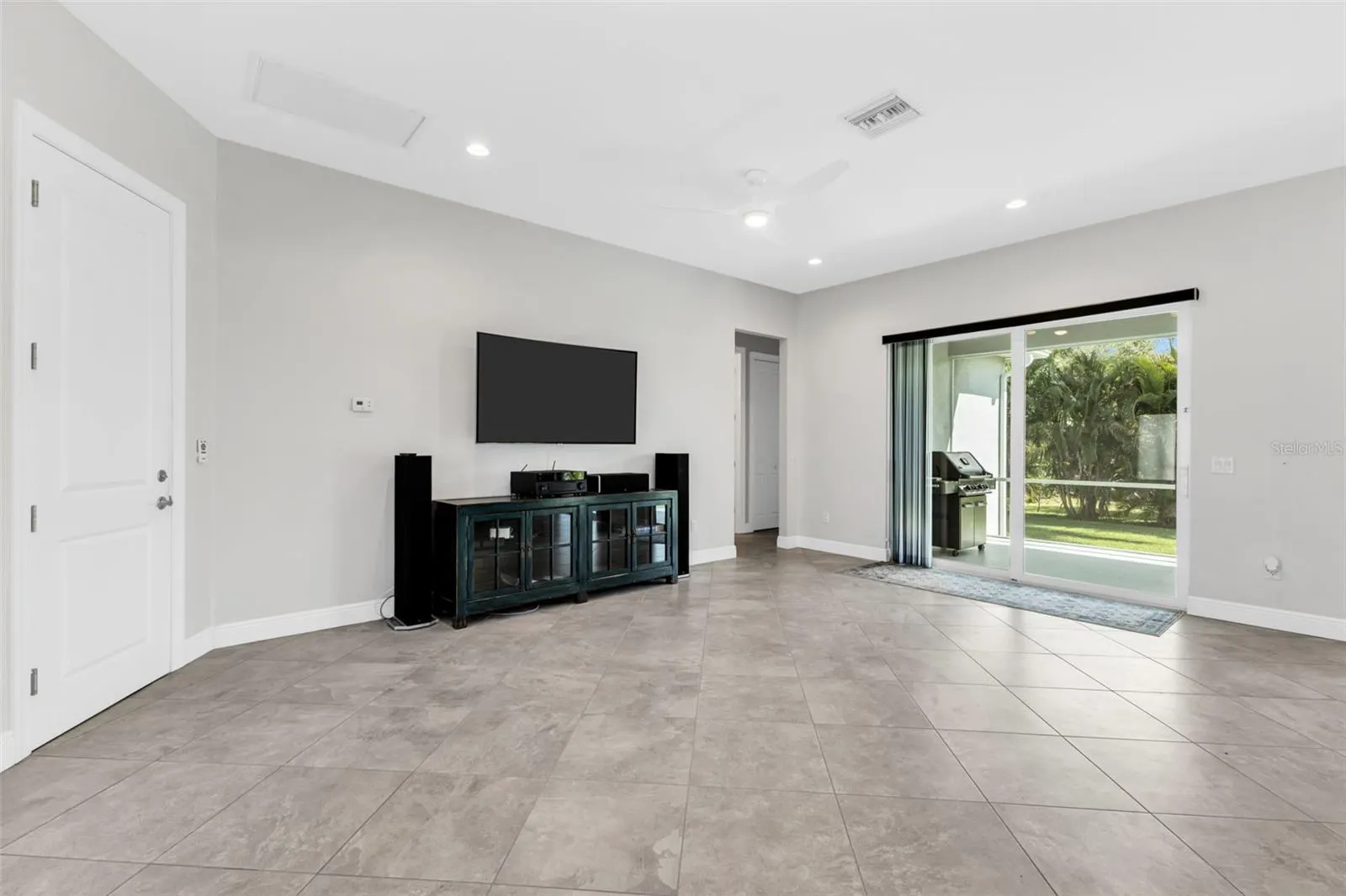 3302 PALM DR