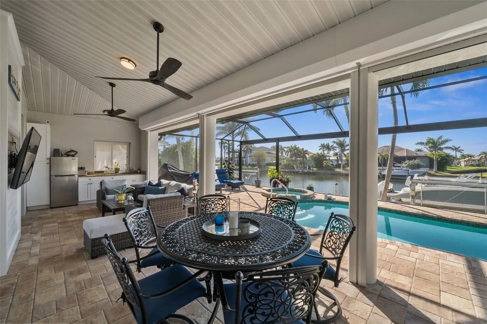 529 LA CARUNA CT