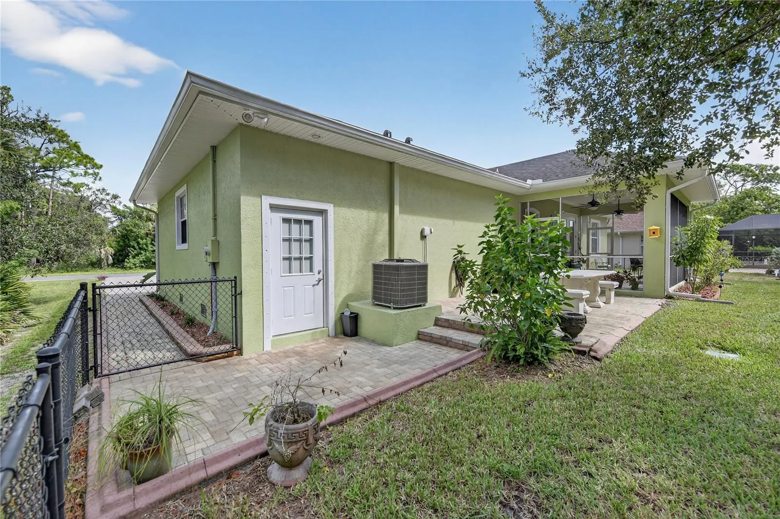 18307 LAKE WORTH BLVD