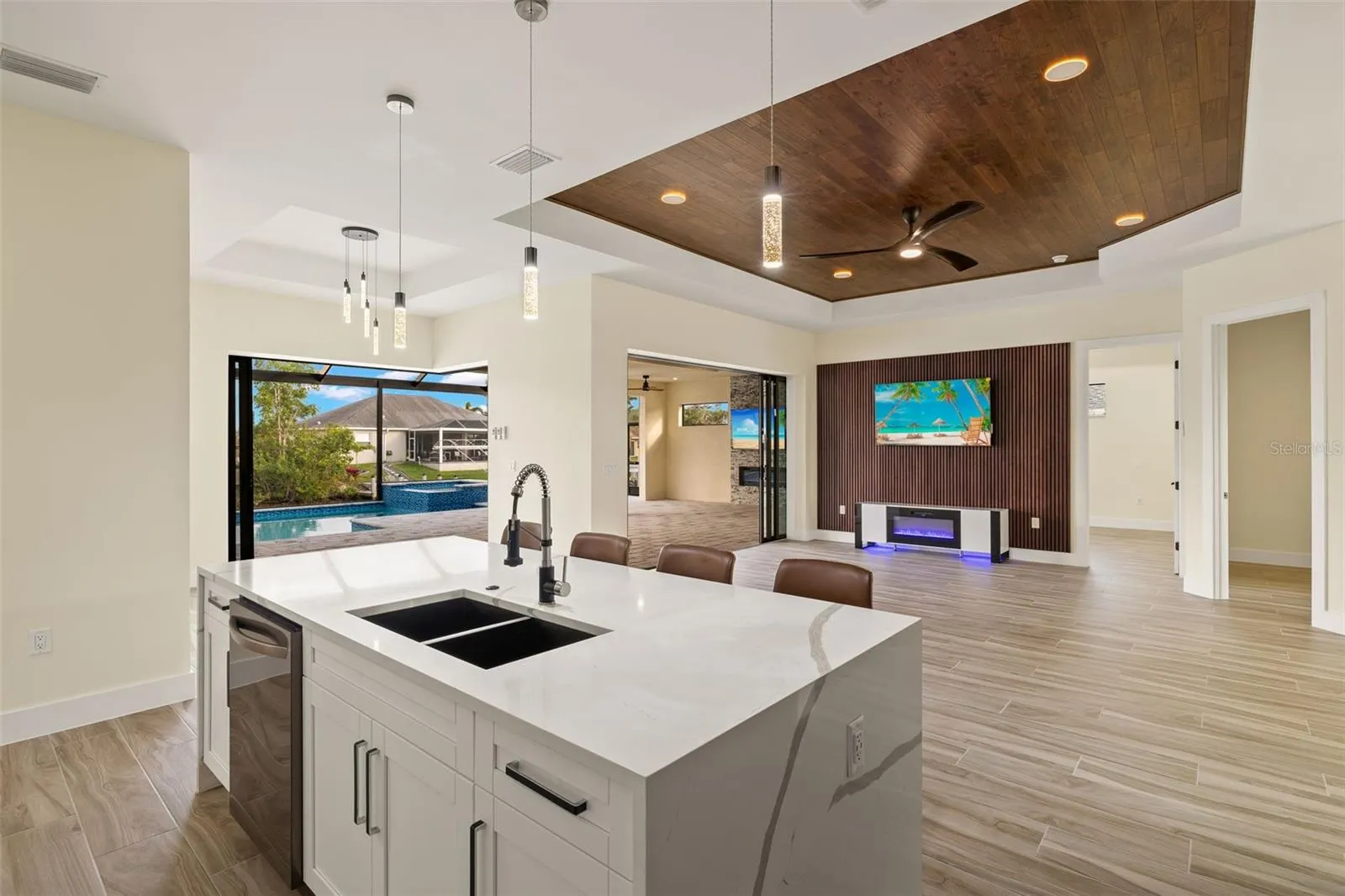4411 PELICAN BLVD