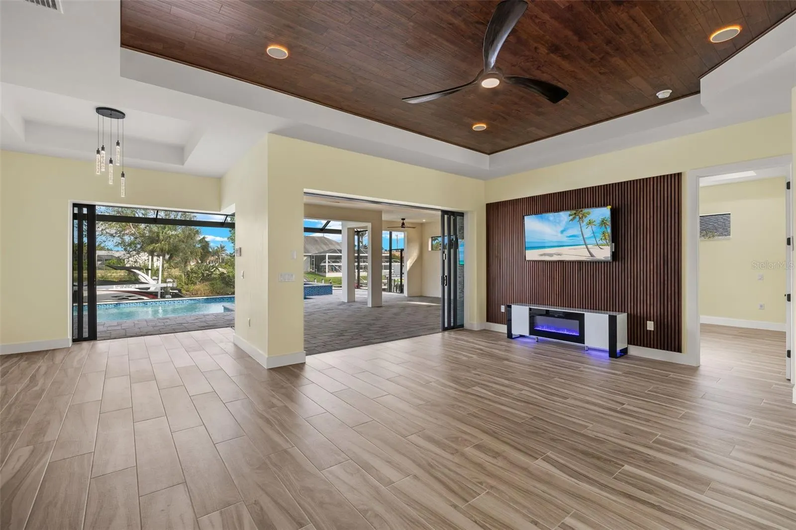 4411 PELICAN BLVD