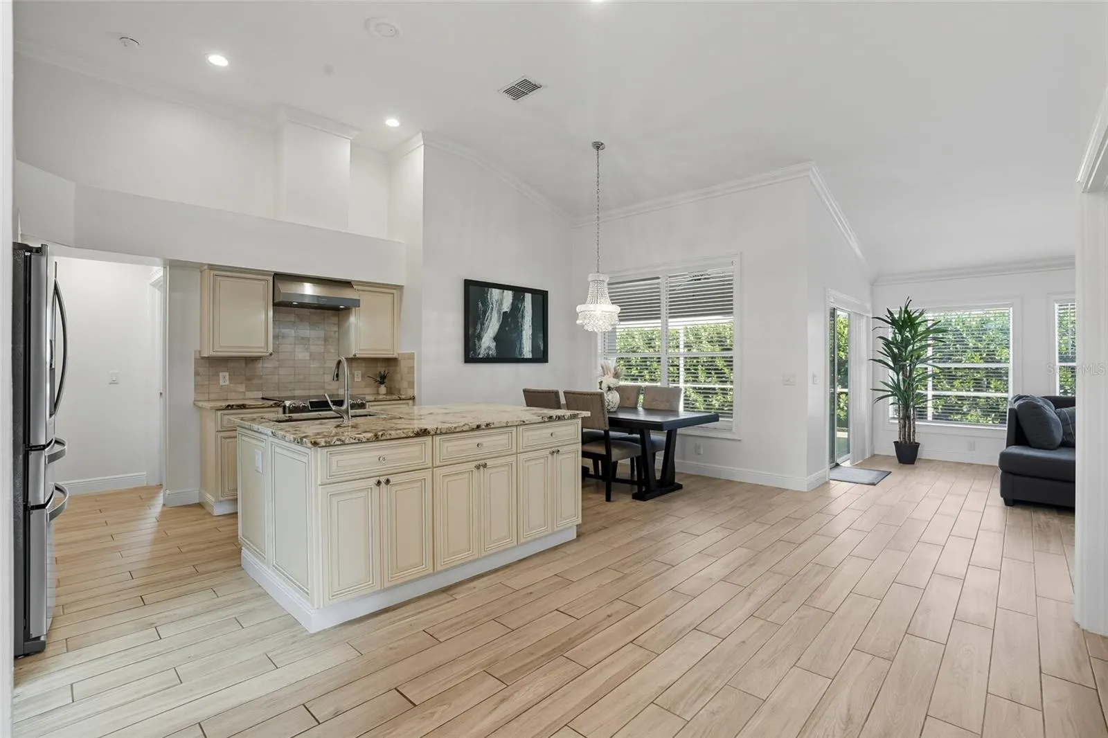3690 BALI LN