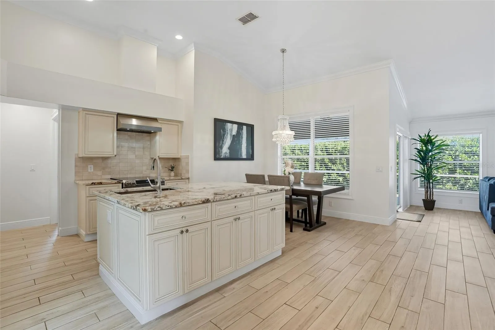 3690 BALI LN