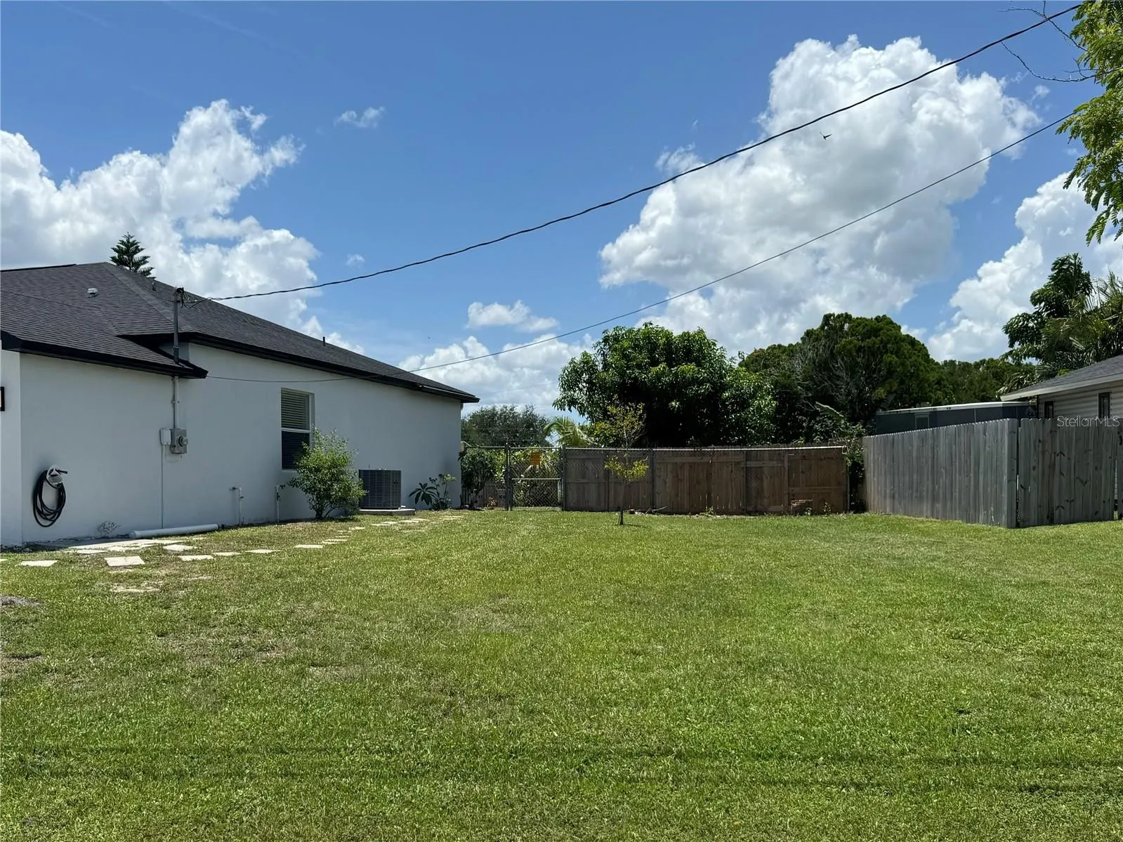 1512 SE 2ND PL