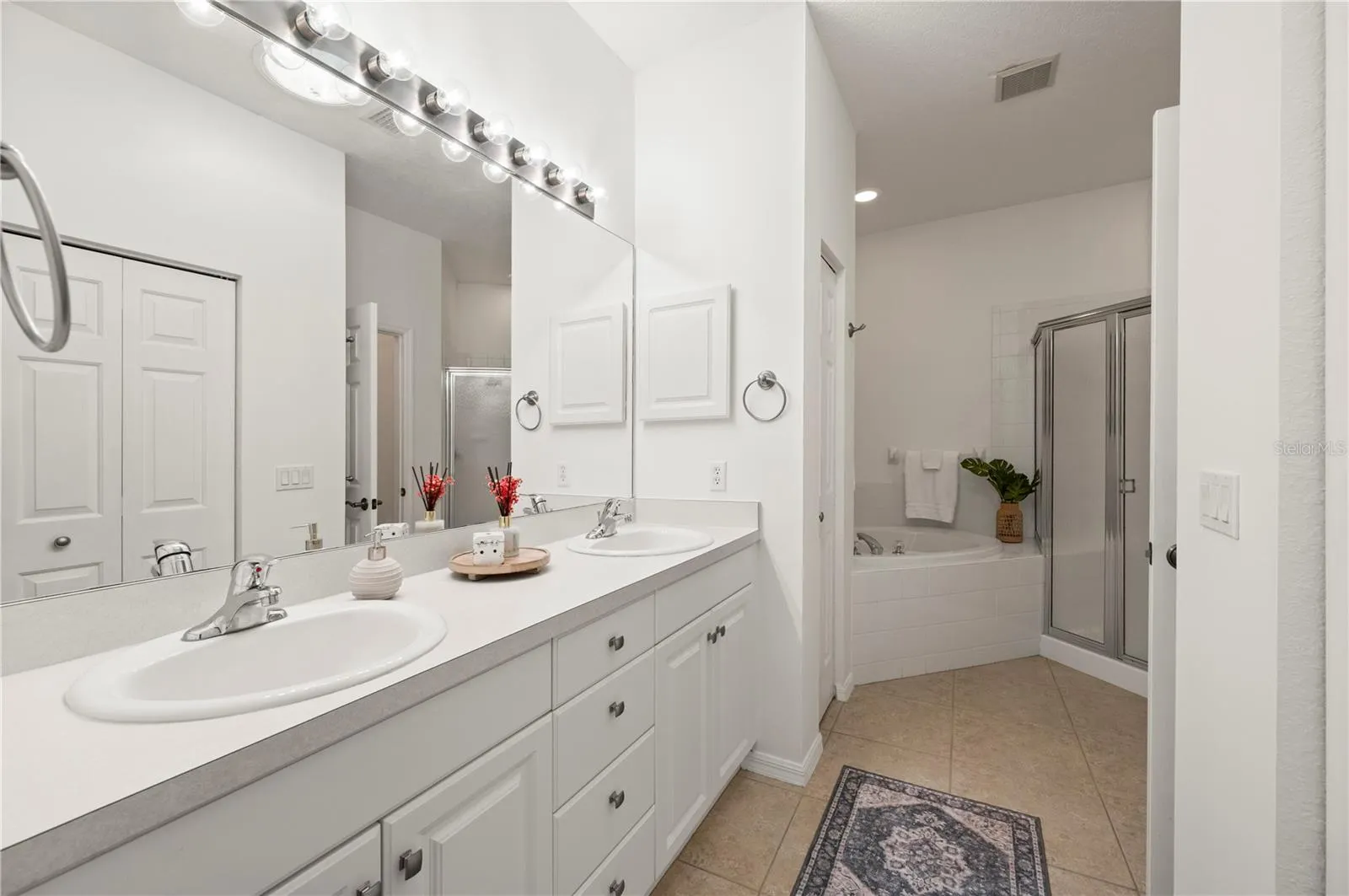1260 WHITE OAK TRL