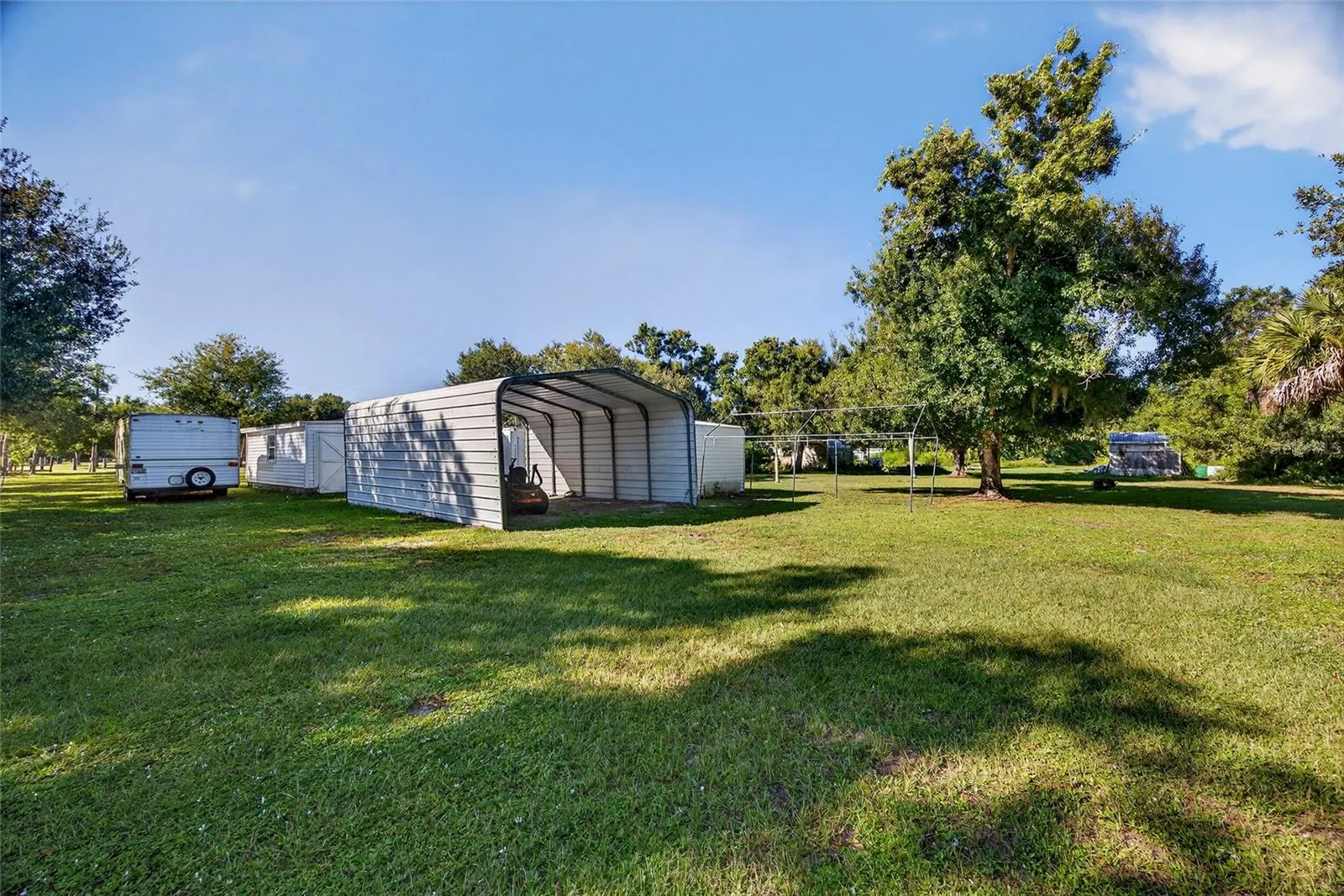 5504 SWAYING PALM DR