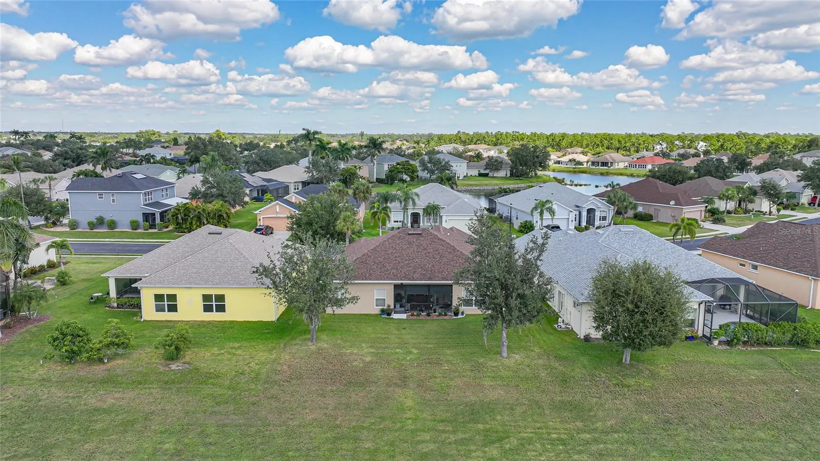 2772 SUNCOAST LAKES BLVD