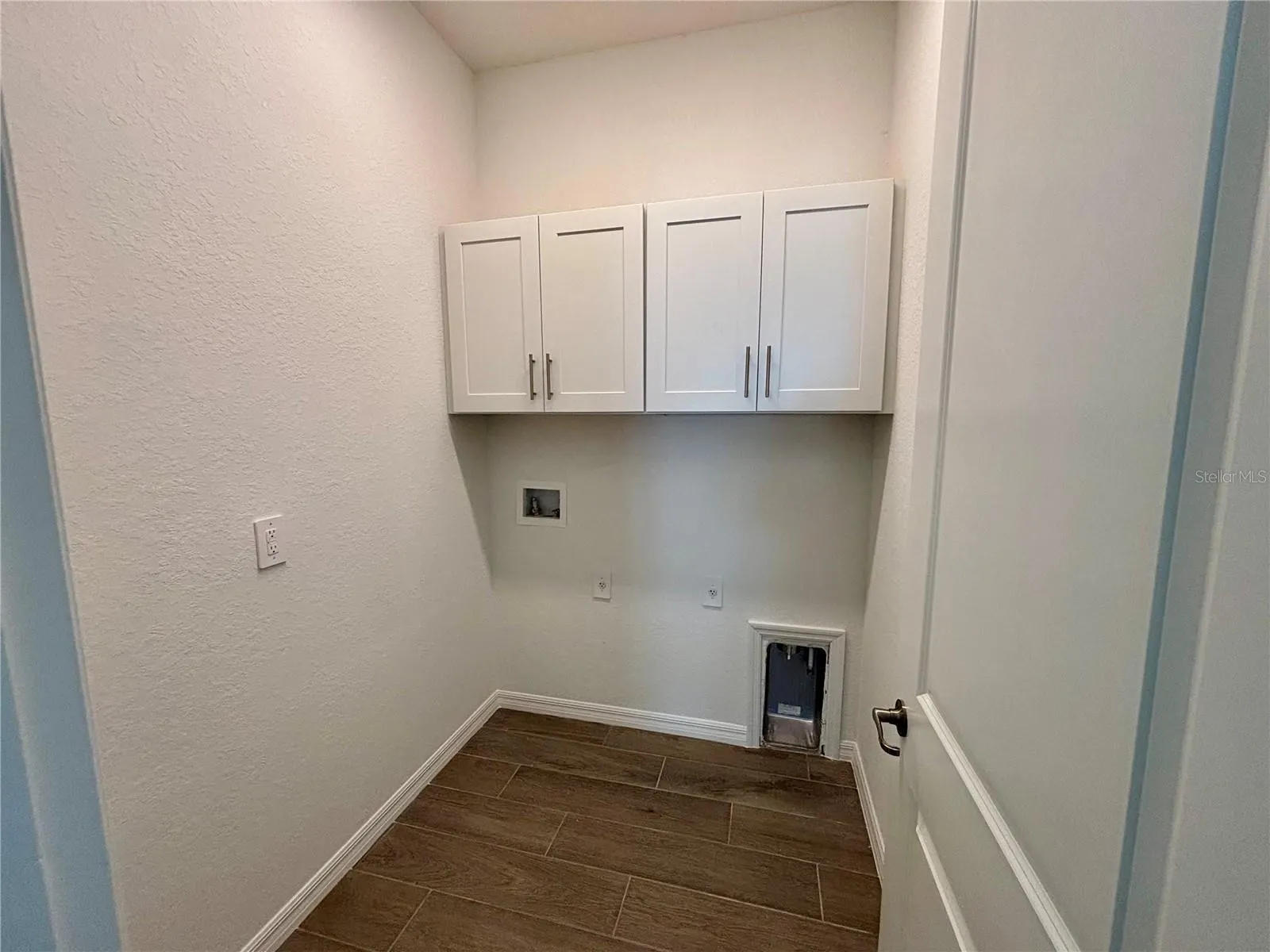 5608 LIGHTENING WHELK LN
