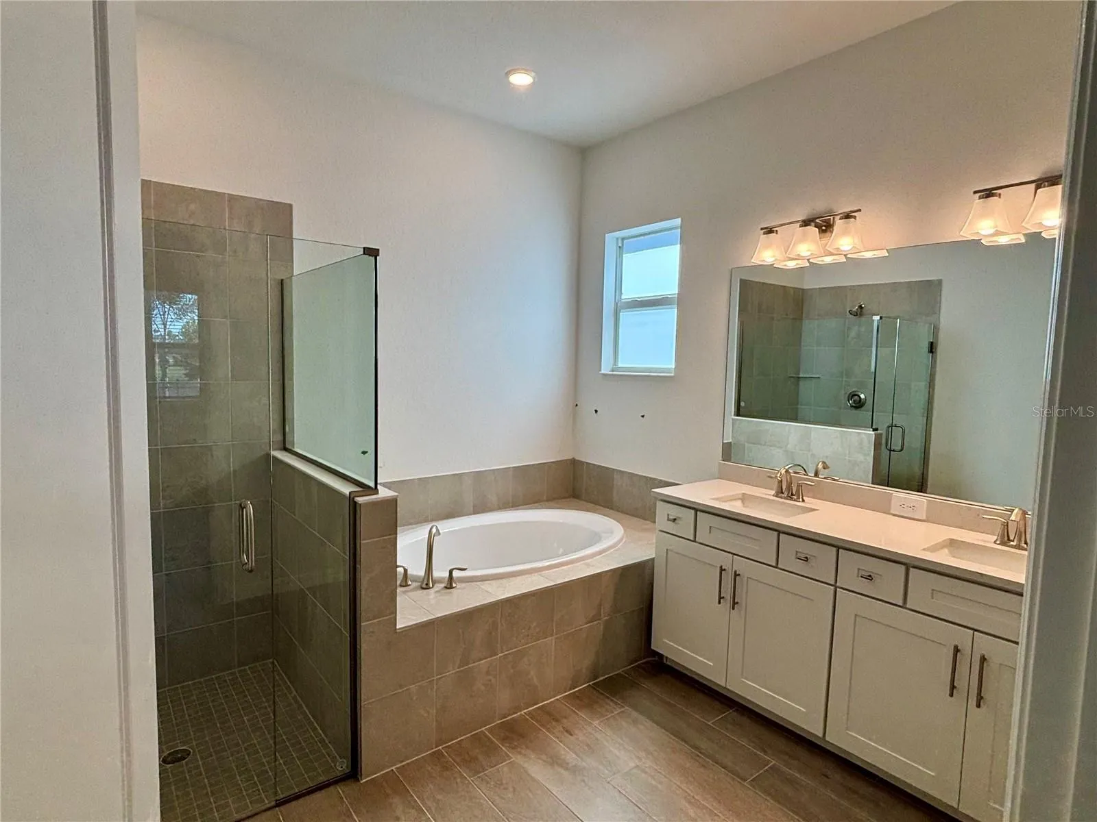 5608 LIGHTENING WHELK LN