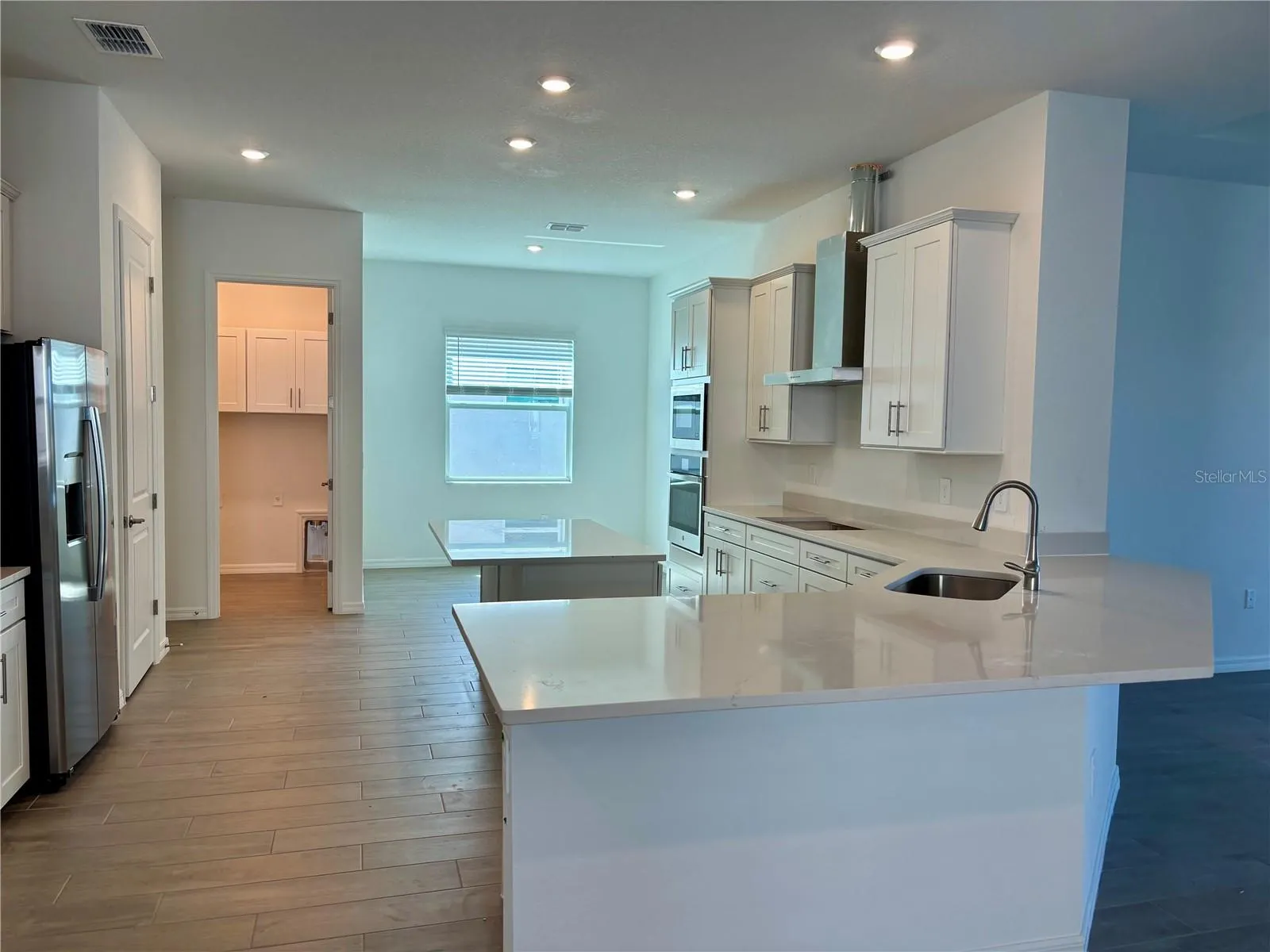 5608 LIGHTENING WHELK LN