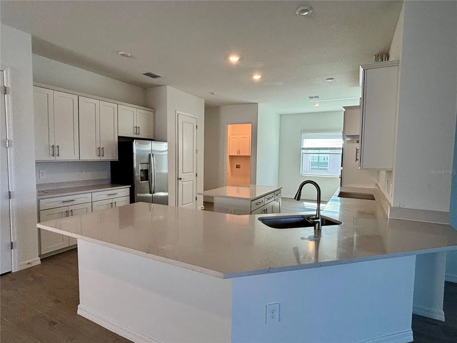 5608 LIGHTENING WHELK LN